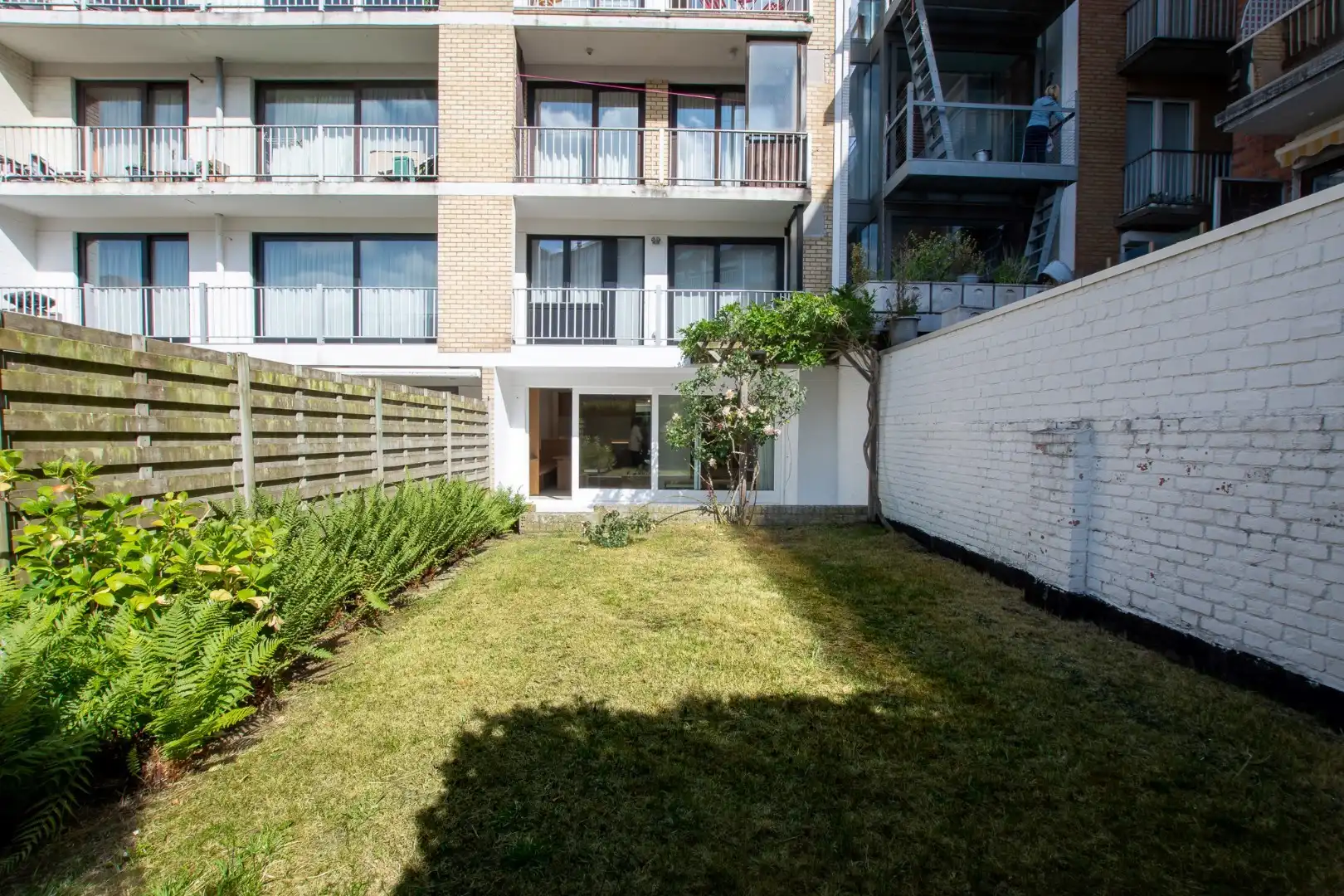 Prachtig gerenoveerd appartement op een centrale ligging met terras en tuin foto 9