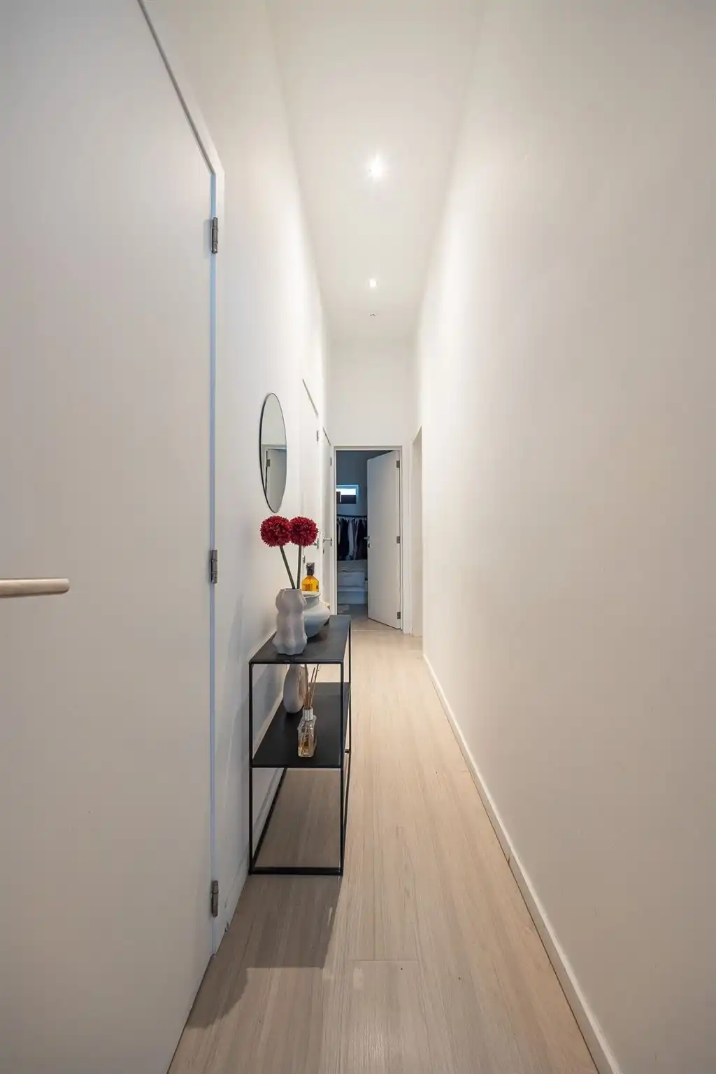 Instapklaar gelijkvloers appartement met stadskoer foto 5