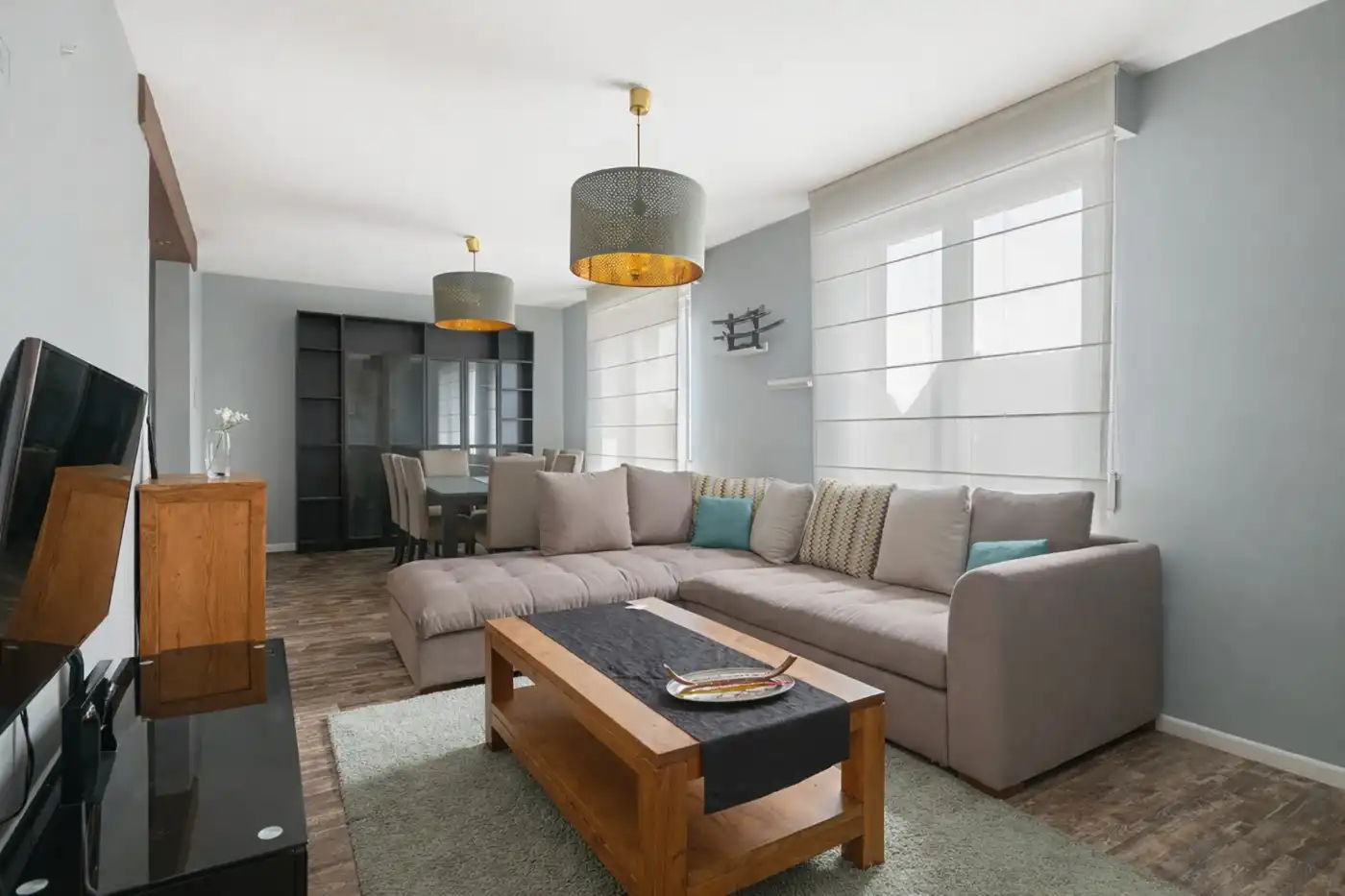 Praktijkruimte/winkel met bovenliggend duplex-appartement in het centrum van Berendrecht foto {{pictureIndex}}