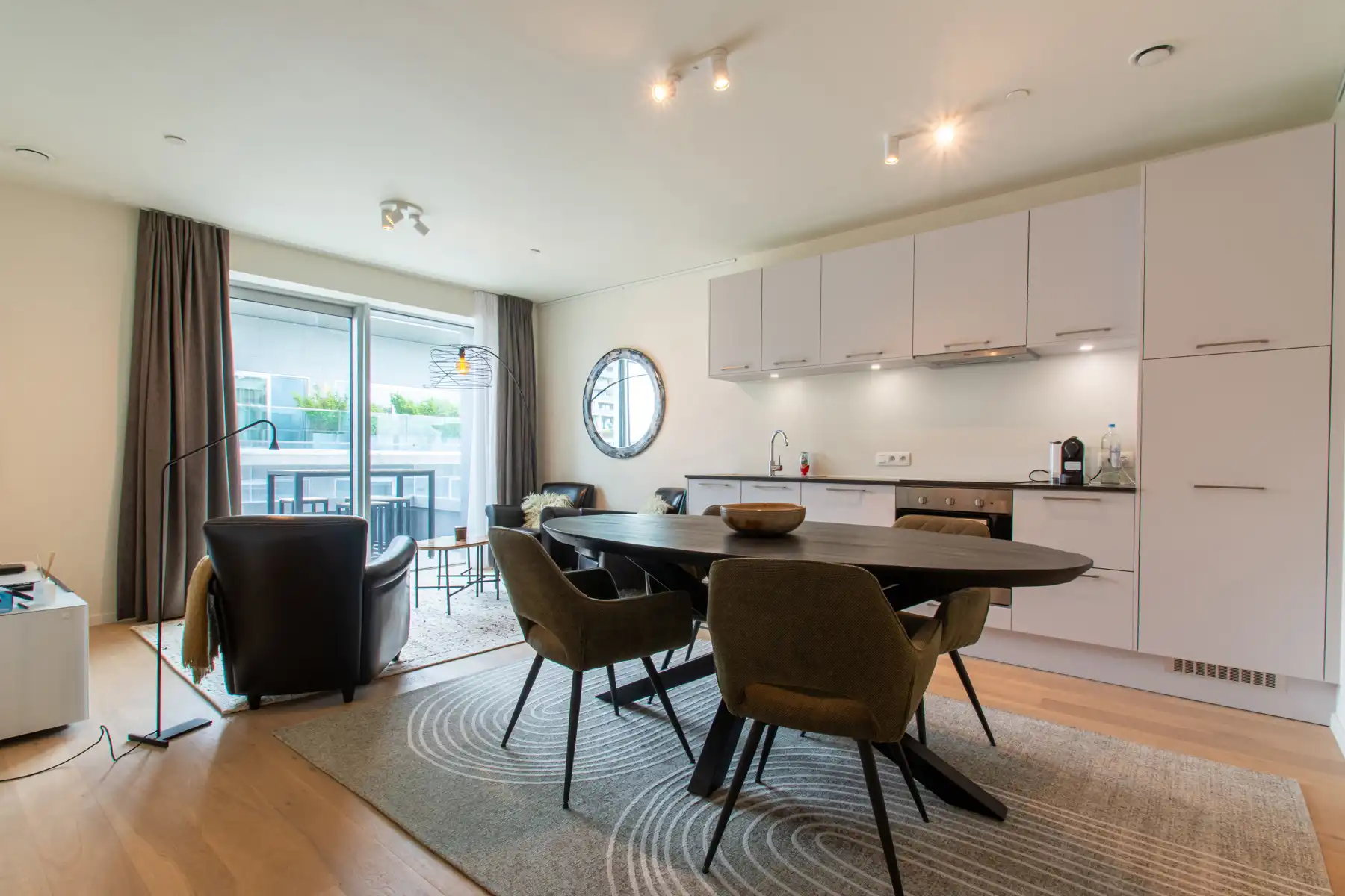 Gezellig gemeubeld 2-slaapkamer appartement met groot terras foto 5