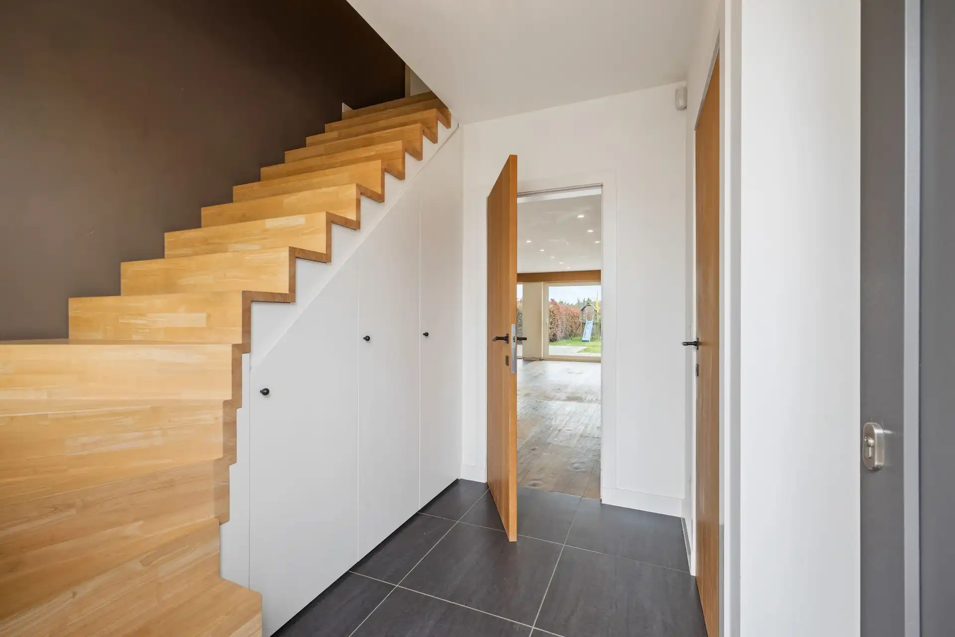 Recente gezinswoning op een uitstekende locatie in Sint-Gillis-Waas foto 3