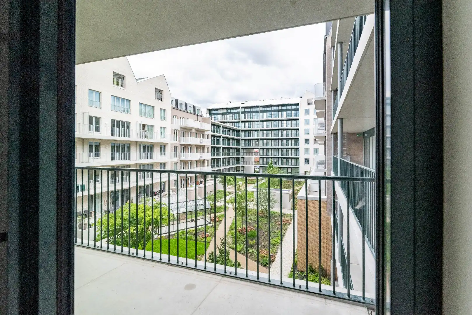 Prachtig nieuwbouw appartement met 2 slk en terras foto {{pictureIndex}}