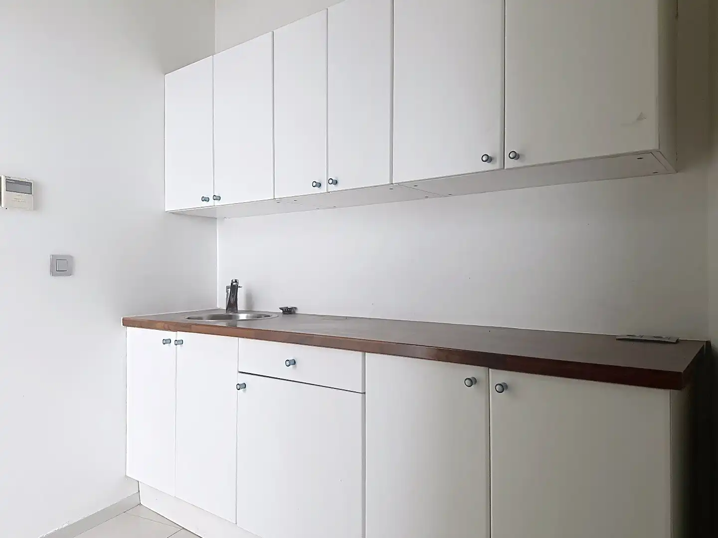 TOPLOCATIE! Commercieel Gelijkvloers (180m²) + Terras & Parking te Huur in Wolvertem (Meise) foto 8