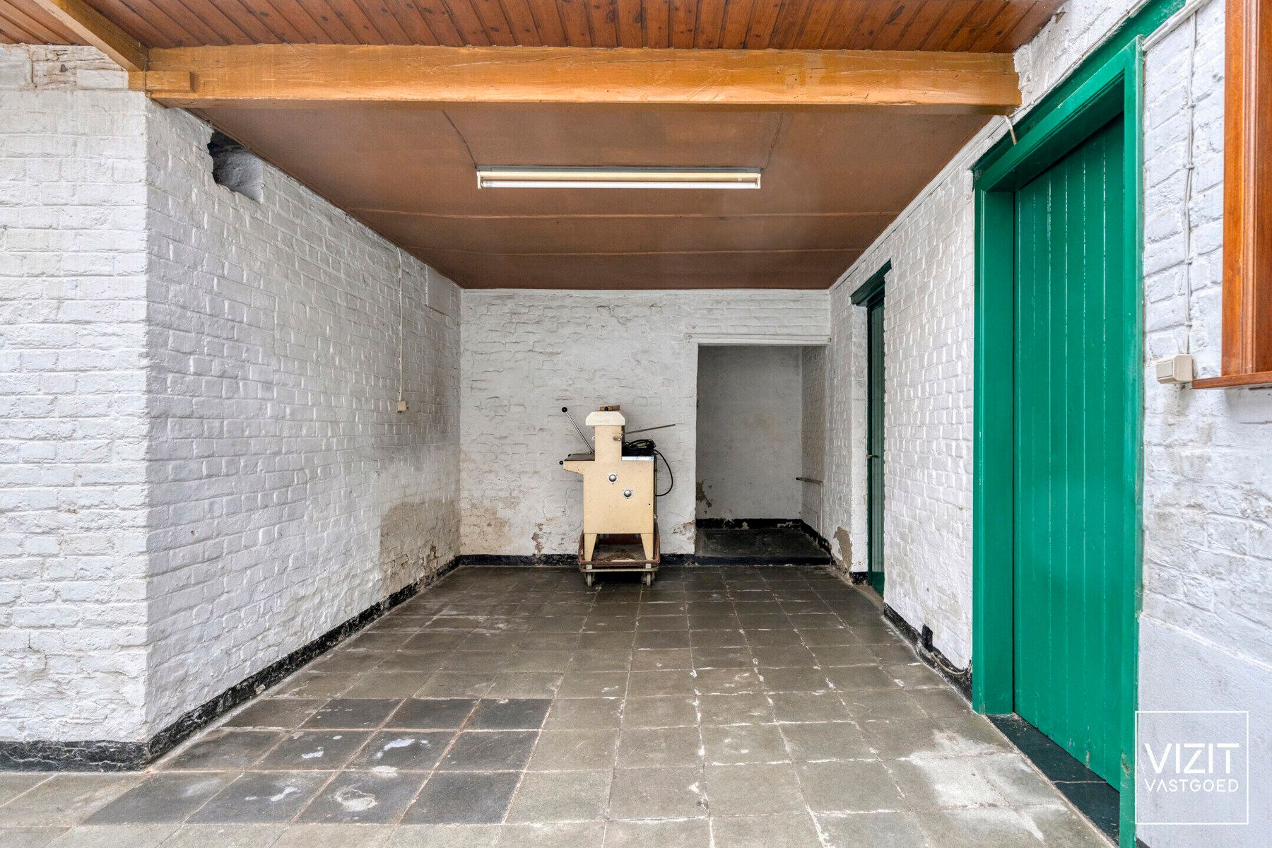 Ruim te renoveren woonhuis met bijgebouwen foto 12