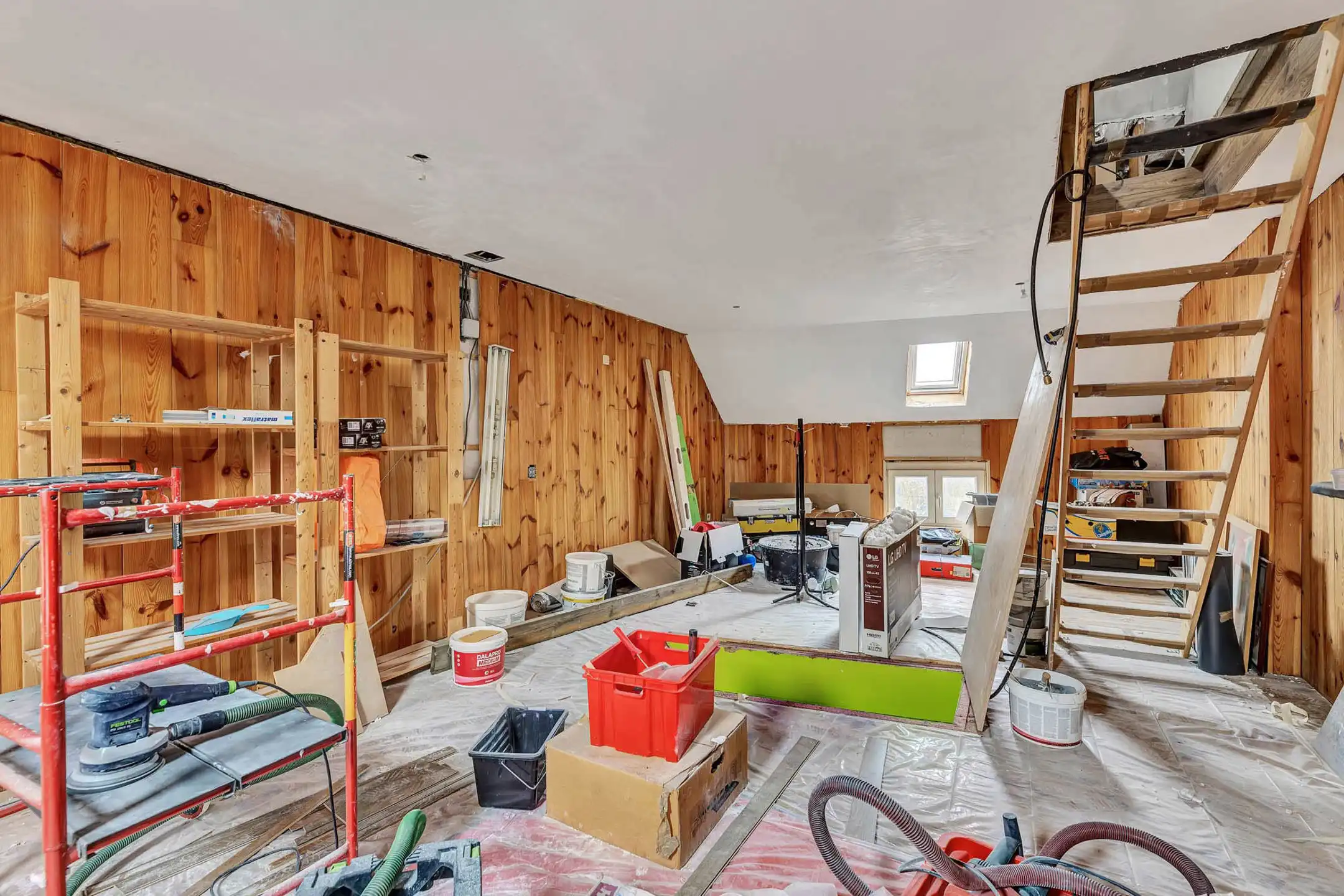 Gesloten bebouwing met 4 slaapkamers en tuin foto 14