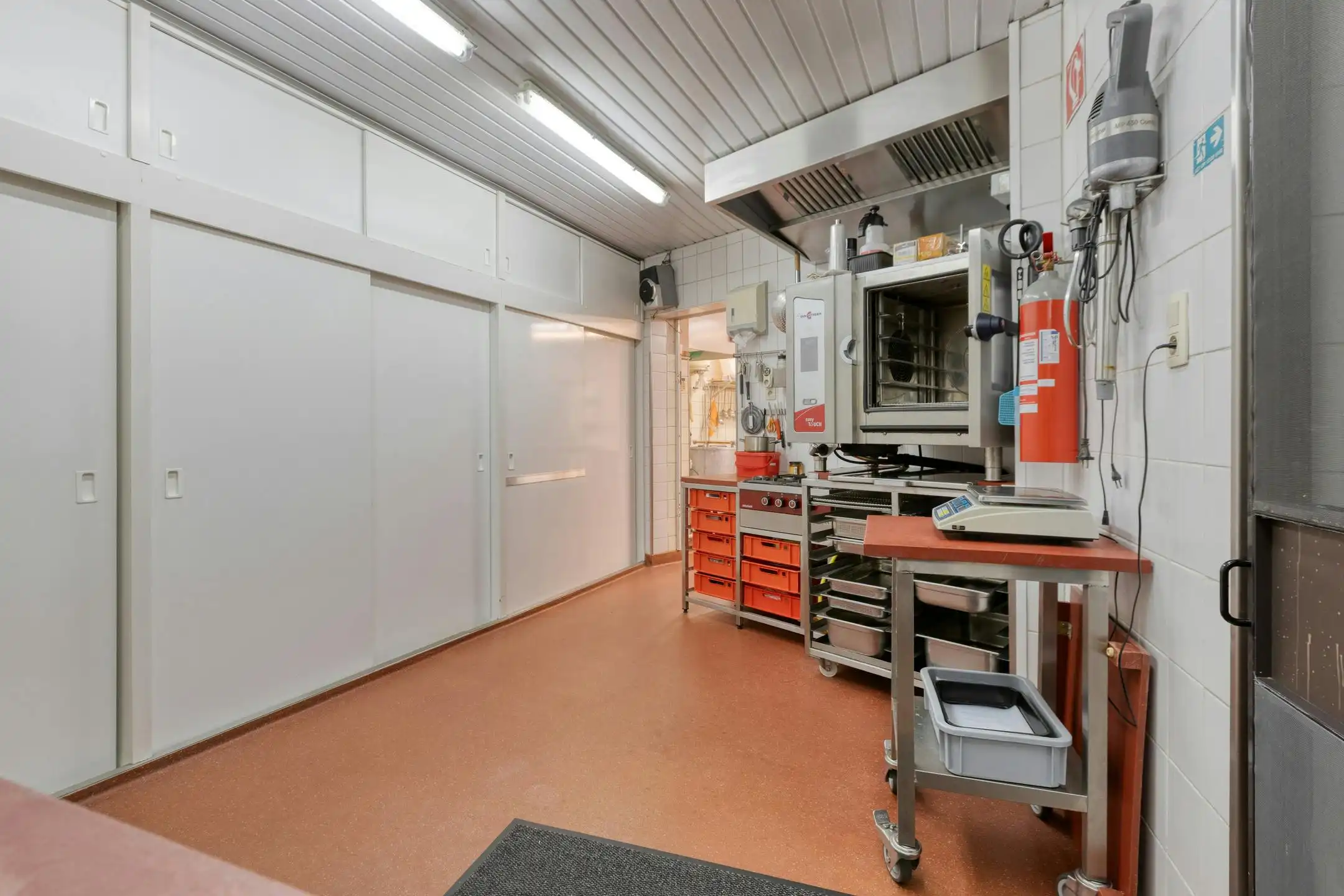 Zeer goed onderhouden handelshuis met handelsruimte en magazijn in centrum Overpelt te koop foto 6