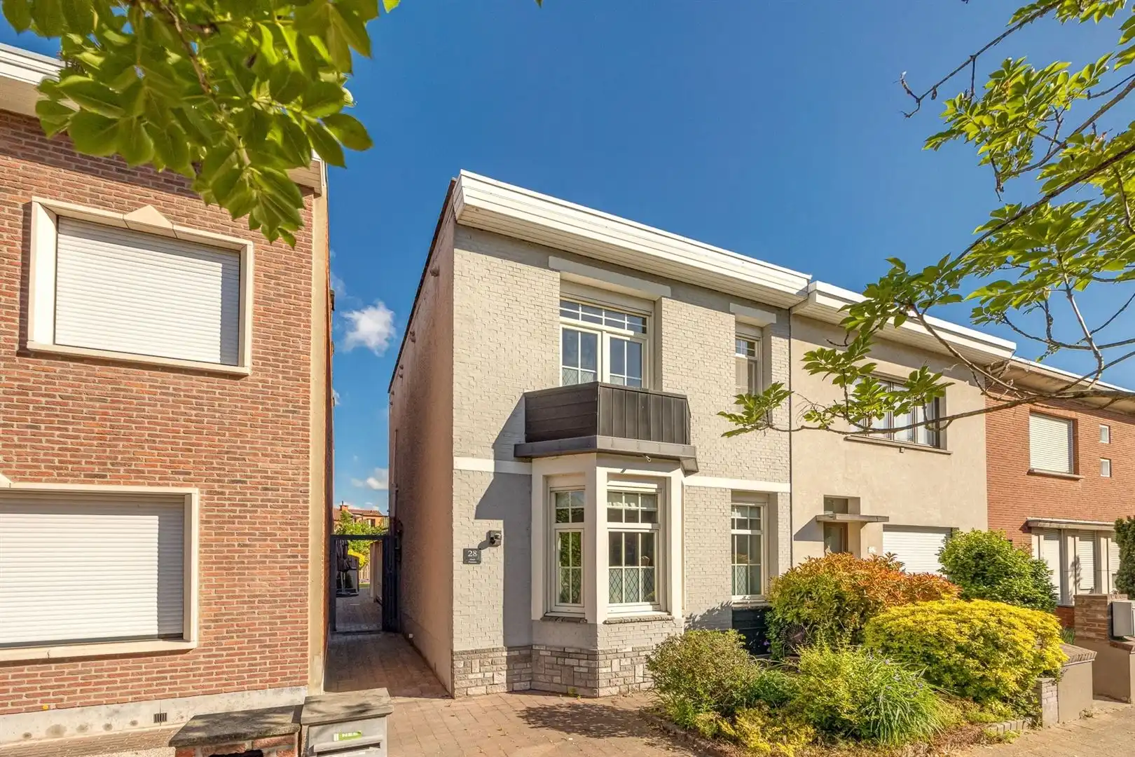 Halfopen woning in het hart van Kapellen foto {{pictureIndex}}