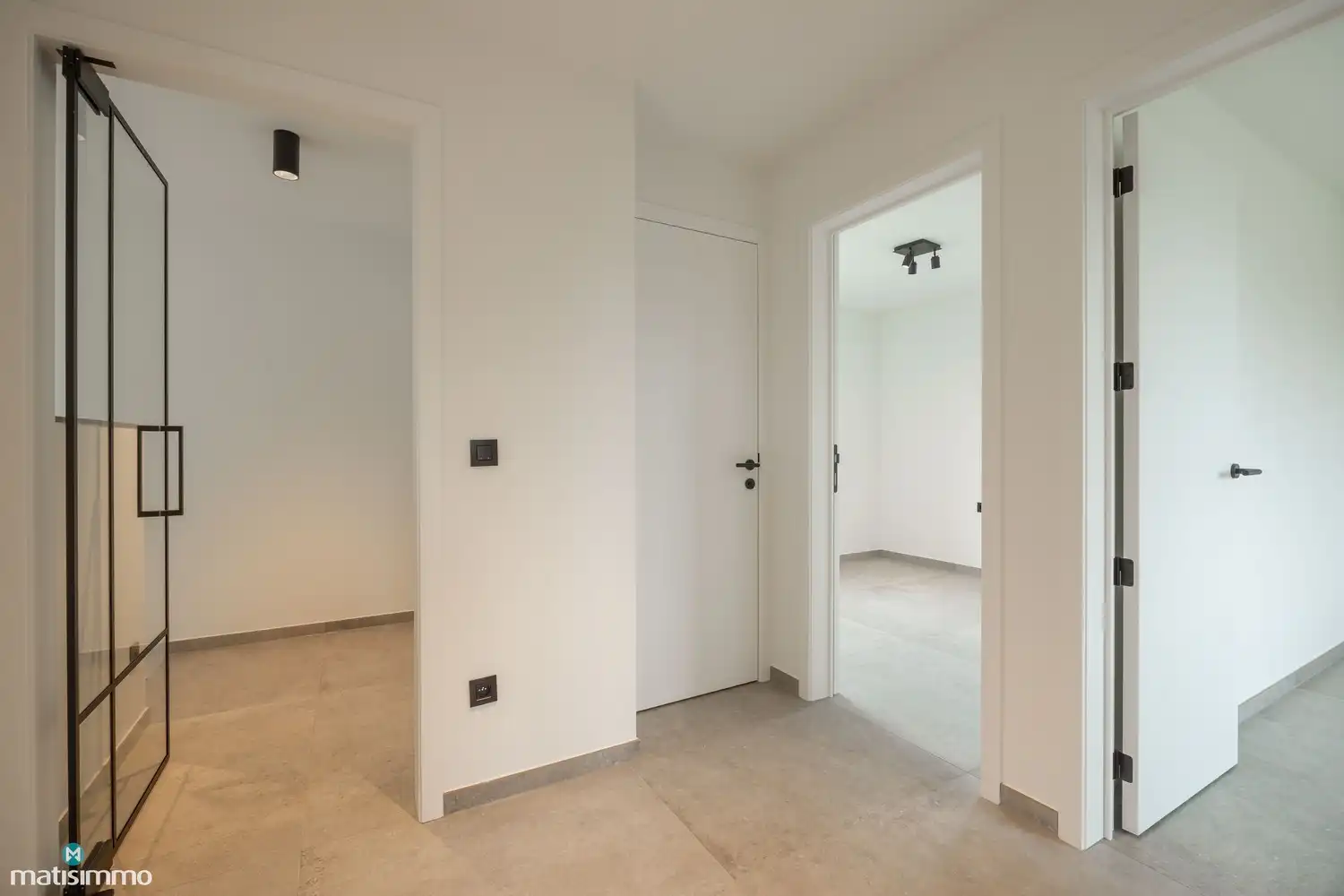 HOOGWAARDIG AFGEWERKTE NIEUWBOUWWONING MET DRIE SLAAPKAMERS EN TUIN (INCLUSIEF TUINONDERHOUD) TE RIEMST foto 11