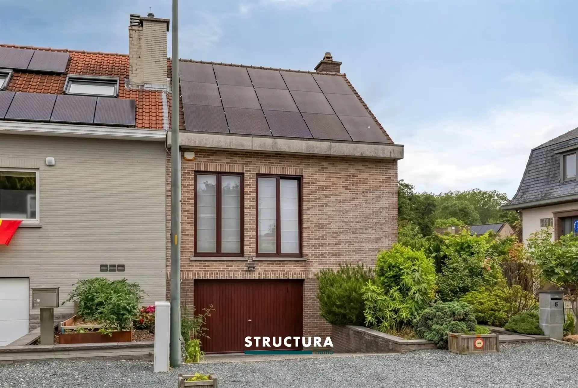 Energiezuinige gezinswoning op topligging  met  zonnepanelen foto {{pictureIndex}}