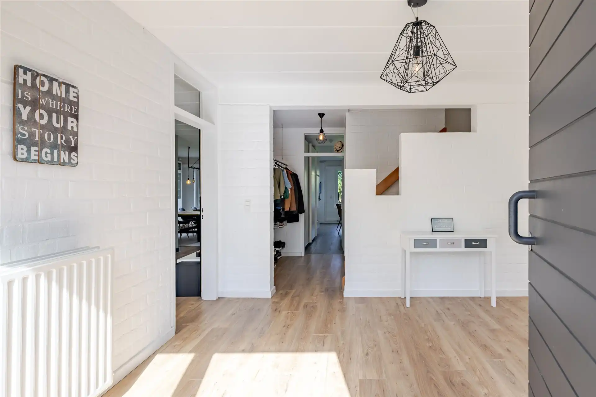 Riante woning met 4 slaapkamers , tuin en praktijk foto 18