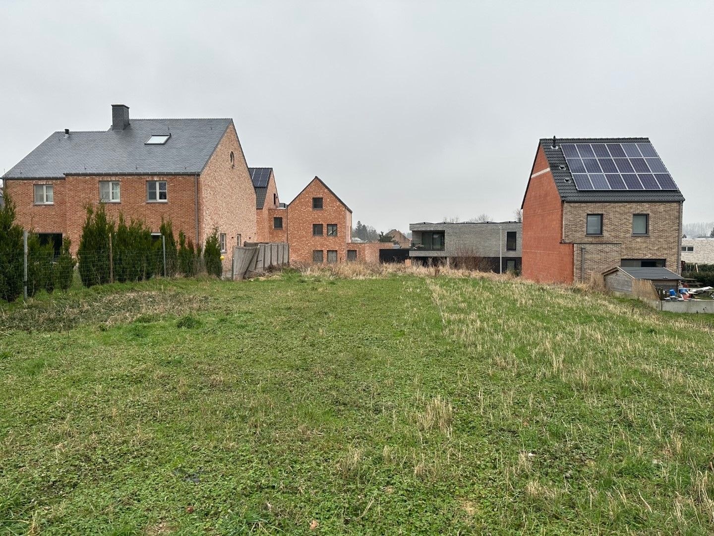 Bouwgrond voor halfopen bebouwing in Heers foto {{pictureIndex}}