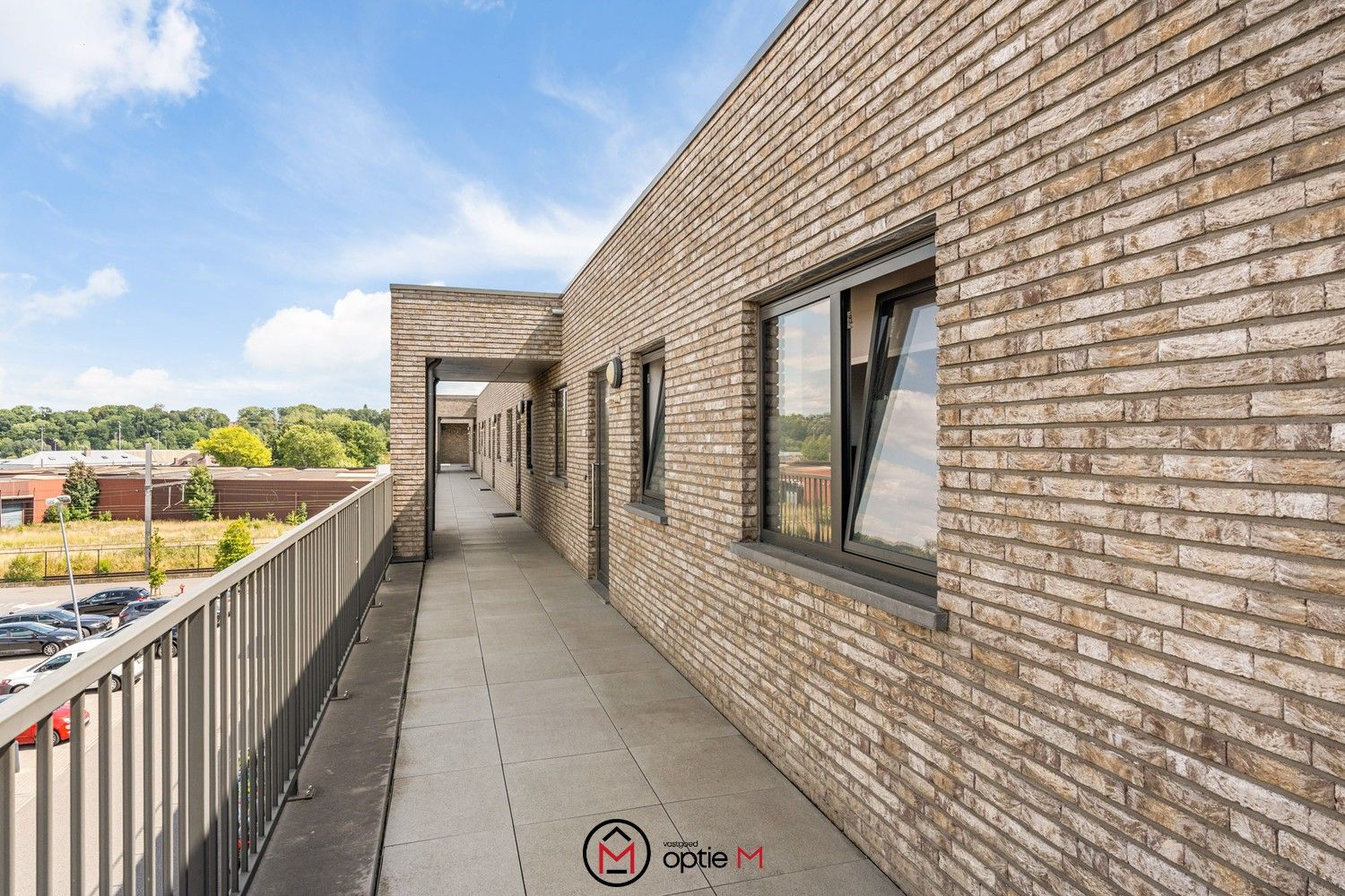 Instapklaar appartement met parking en terras foto 15