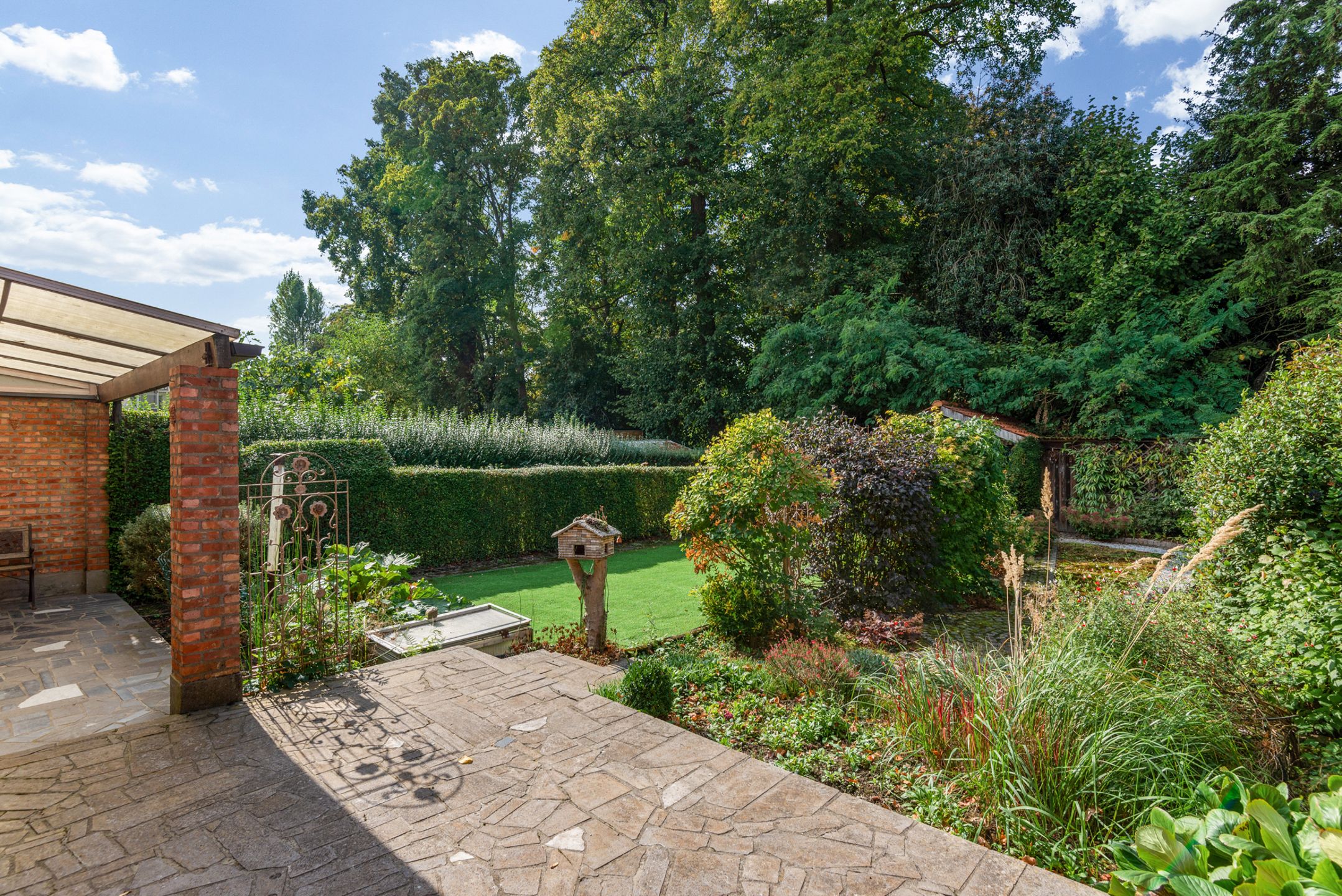Mooie woning met appartement op toplocatie - mooie tuin foto 11