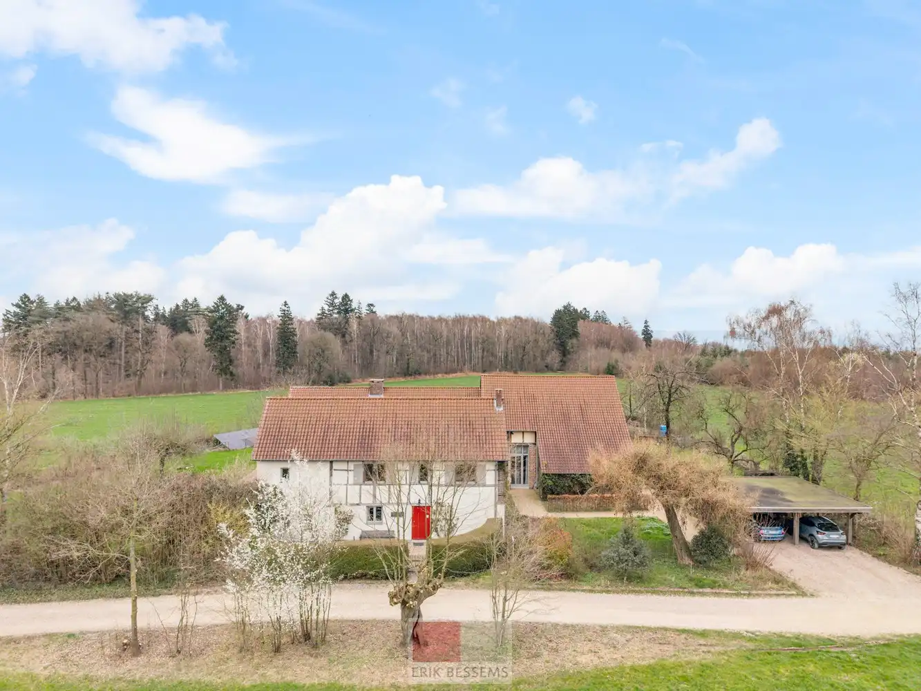 Een zeer karaktervol woonerf van maar liefst 3996 m² met bijzondere uitstraling, bestaande uit een prachtige hoofdwoning (voormalige schuur en stallen) en een charmant vakwerkhuis. foto 75