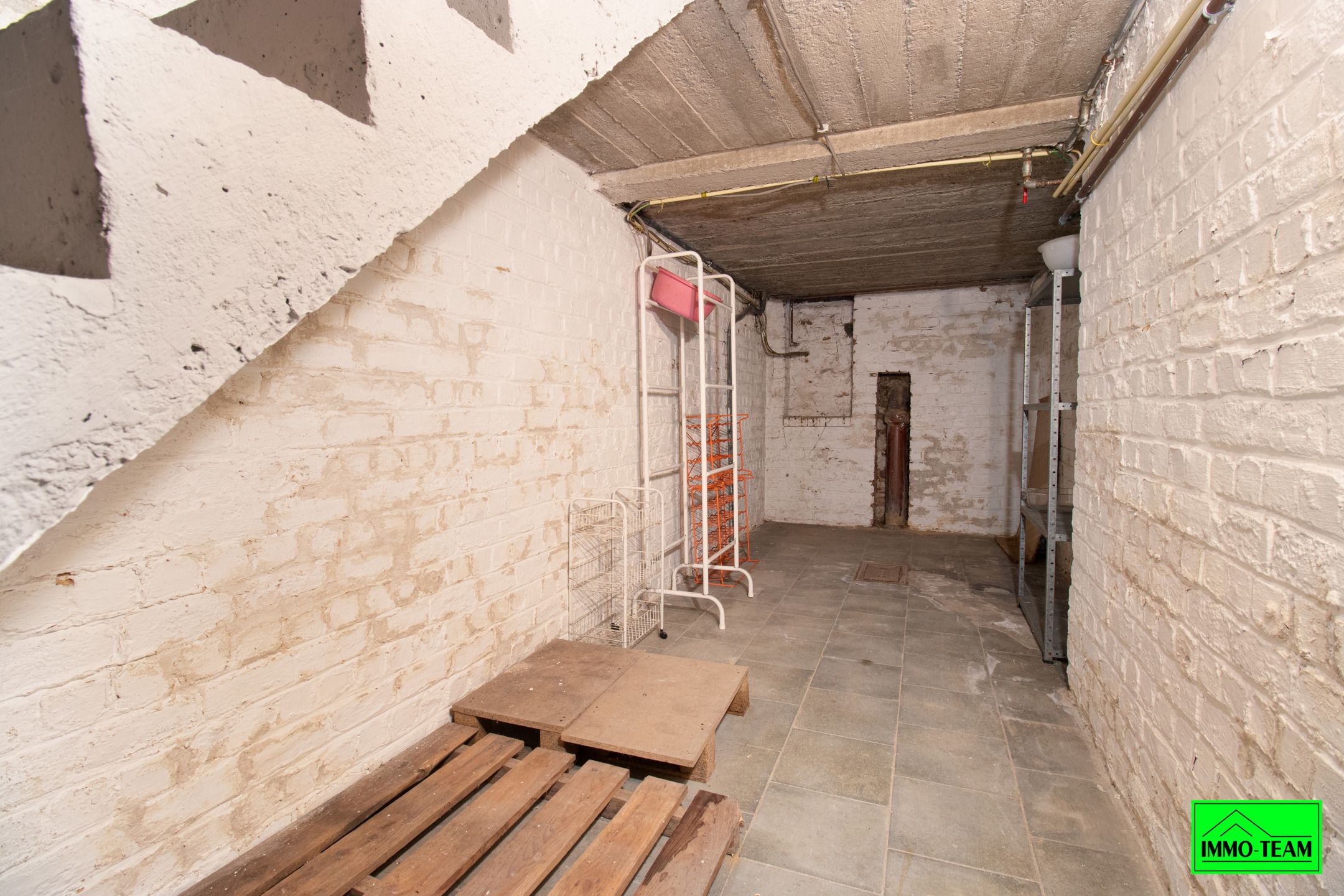 Op te frissen gezinswoning met ruime tuin en garage foto 15