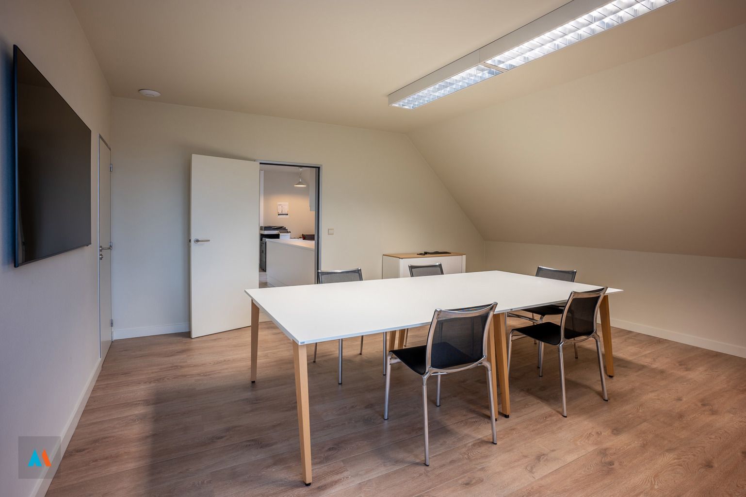 Kantoorgebouw met dakappartement foto 20