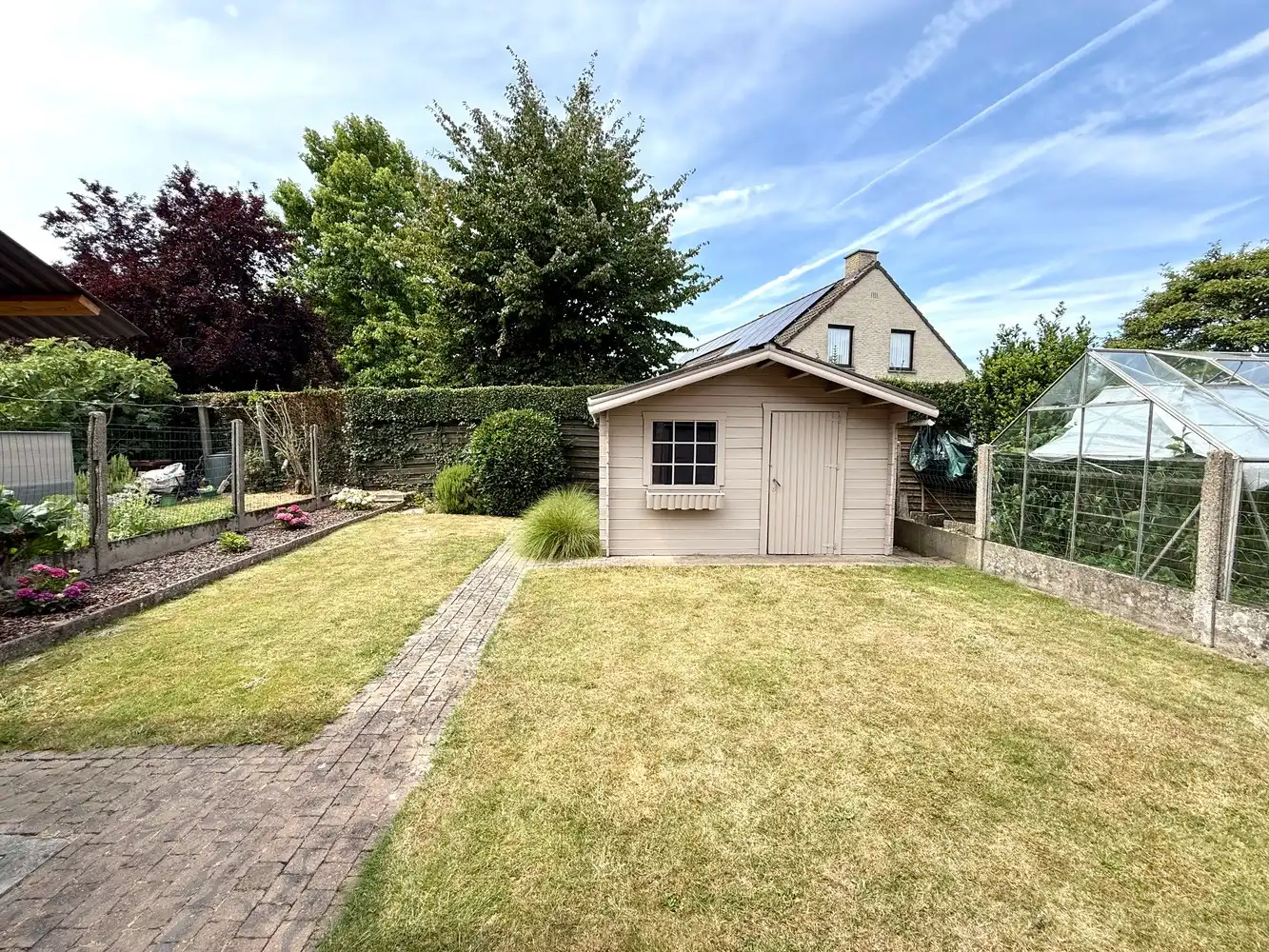 Ruime halfopen woning met garage te koop! foto 18