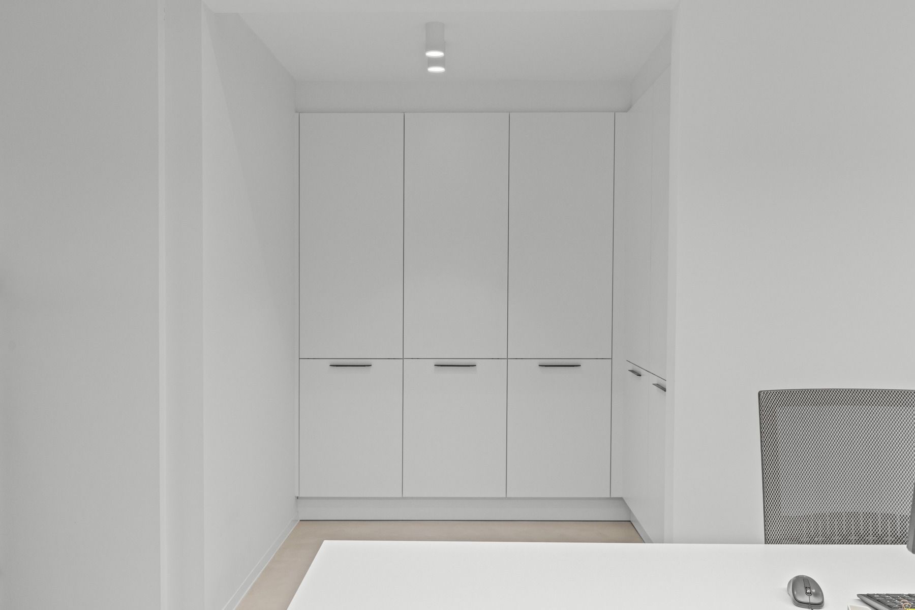 Unieke eigendom met ingericht kantoor, duplex en parking!  foto 8