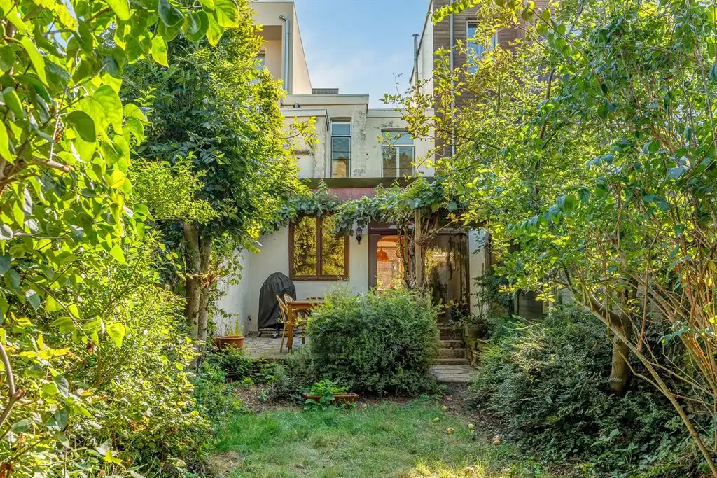Charmante woning met prachtige tuin foto 4