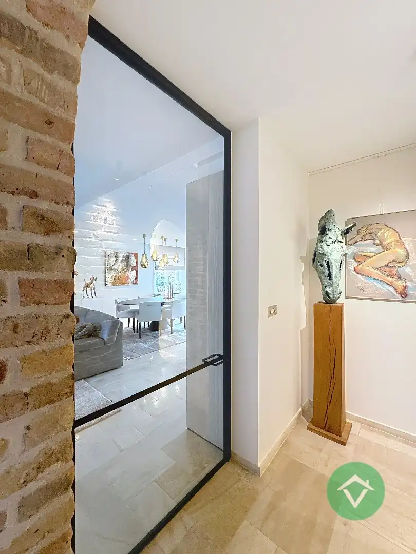 Exclusieve alleenstaande villa met zonnige tuin in een gegeerde woonomgeving te Koekelare foto 2