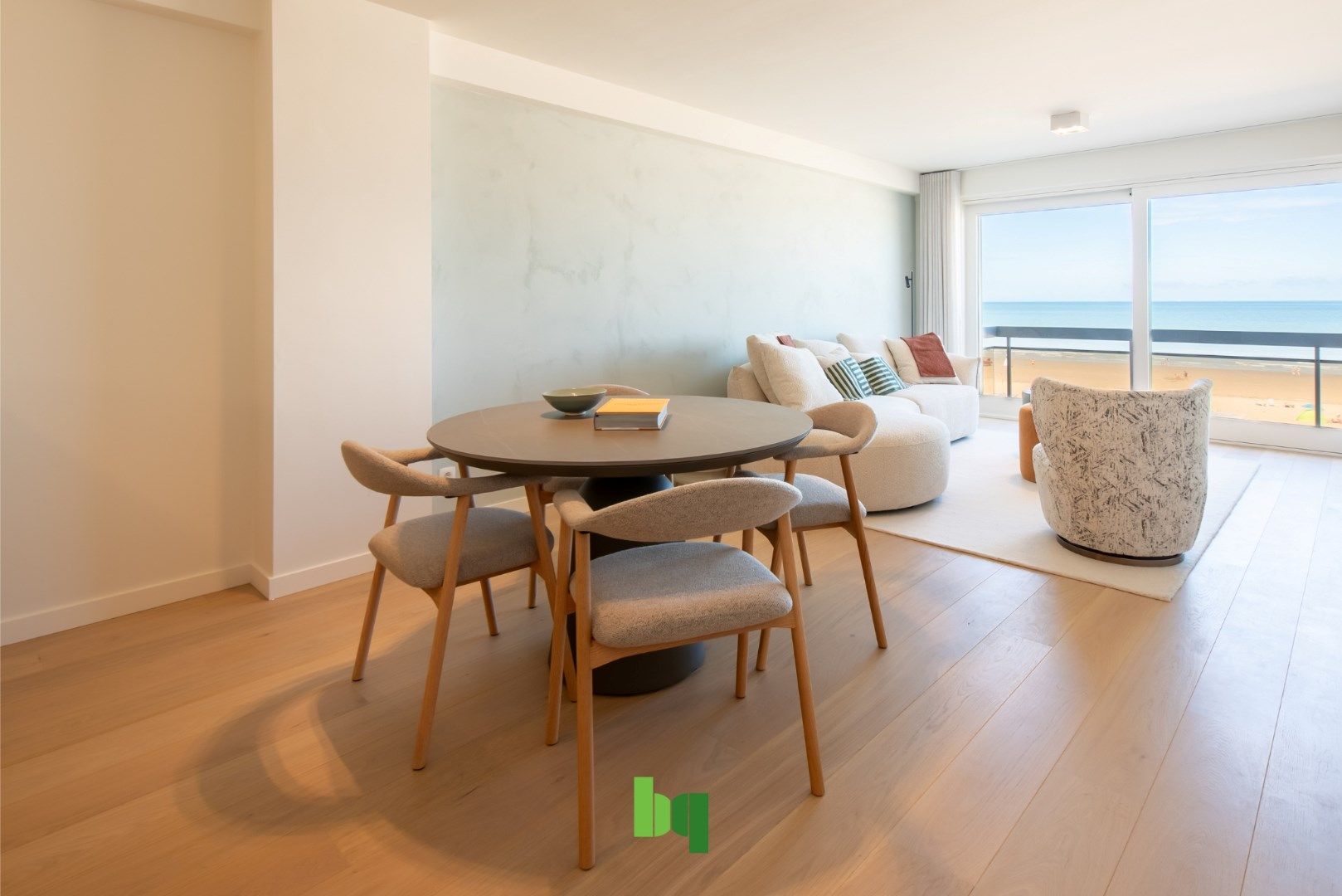 Instapklaar appartement met frontaal zeezicht en luxueuze afwerking foto 2