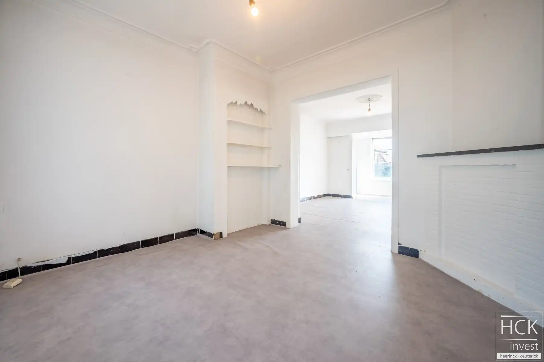 ZULTE - Charmante te renoveren woning met 3 SLPK, garage & 2 zolders!! foto 3