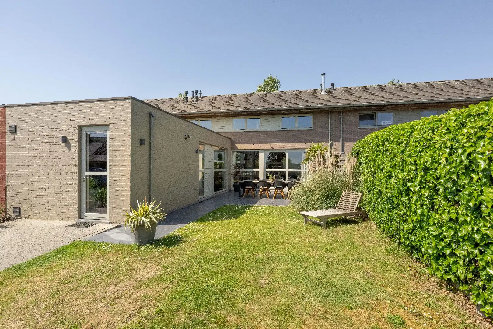 INSTAPKLARE GEZINSWONING  3 SLPKS | TUIN & TOEGANG ACHTEROM foto 2