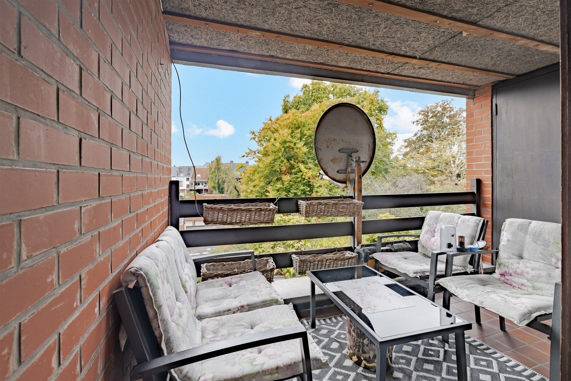 Opbrengsteigendom bestaande uit 7 appartementen + 1 kantoorruimte + 13 overdekte autostaanplaatsen foto 9