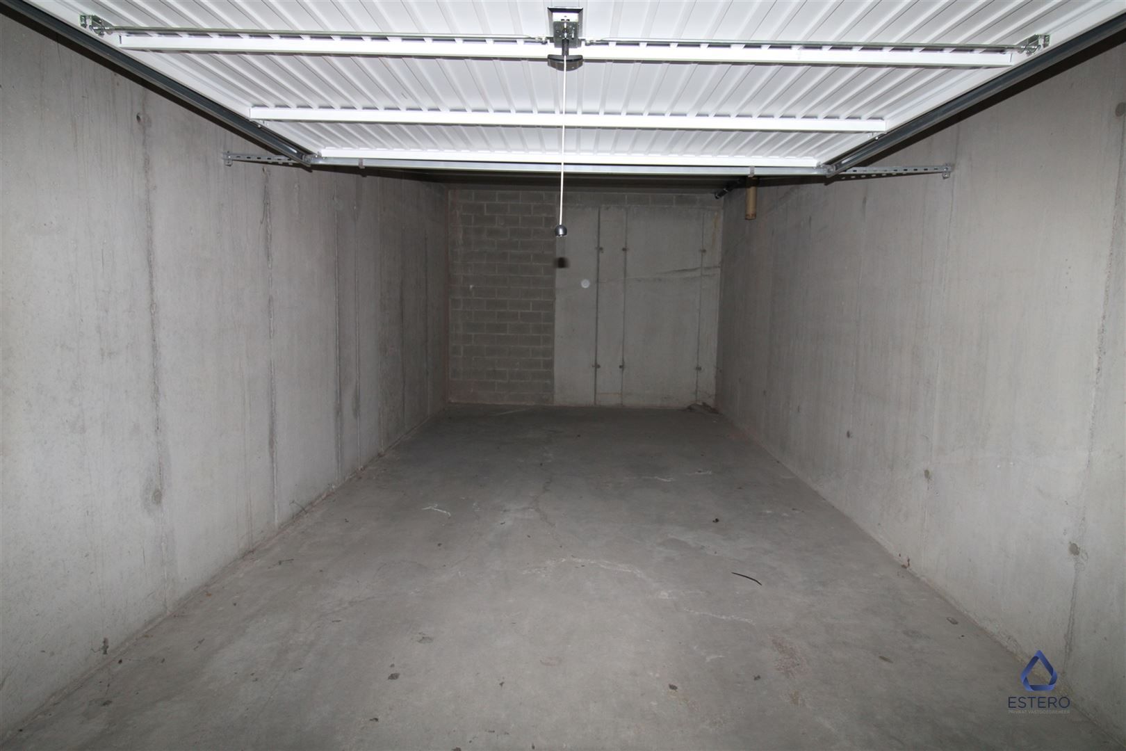 Zeer ruime garagebox foto 1