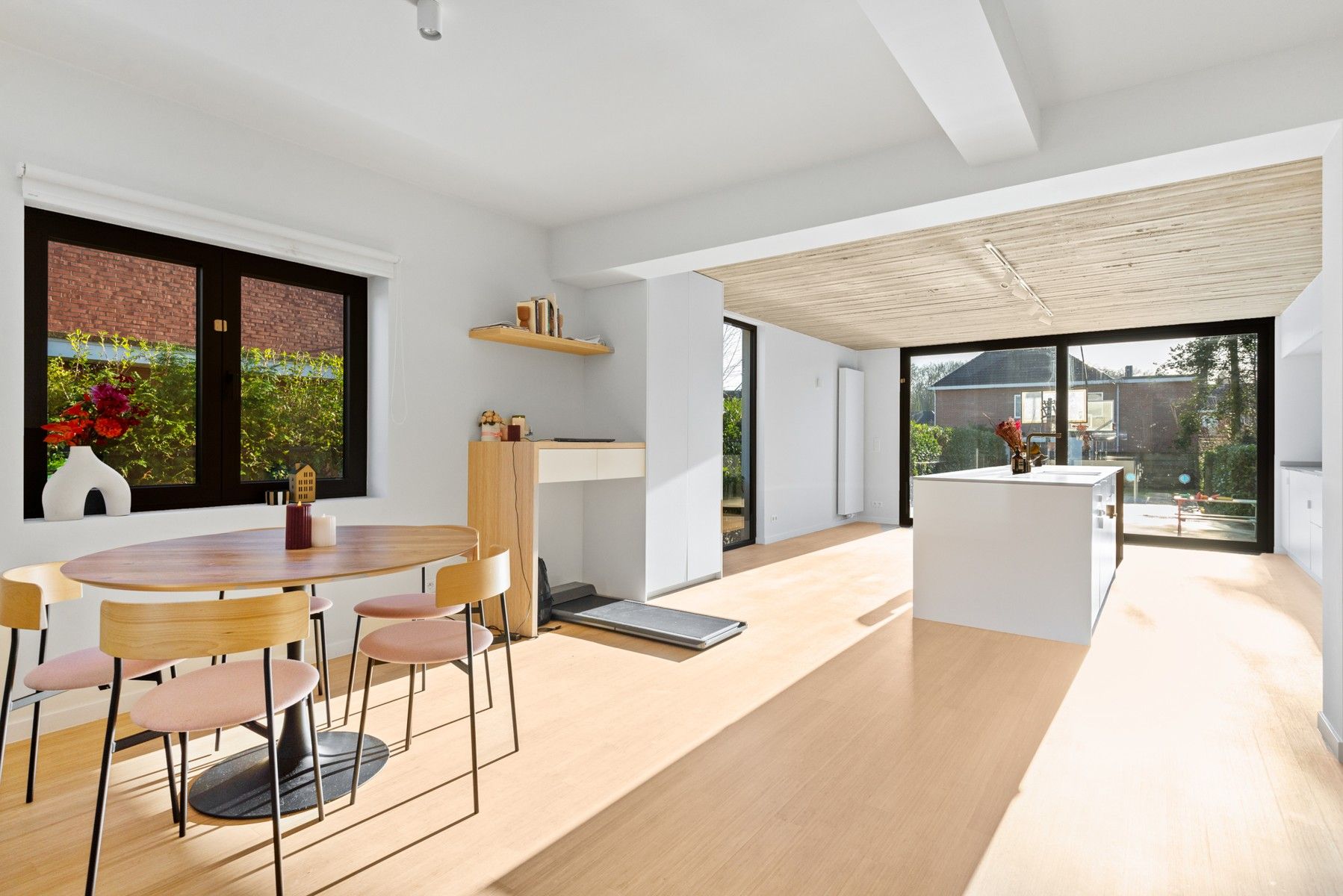 Recent gerenoveerde woning met hoogwaardige afwerking foto 4