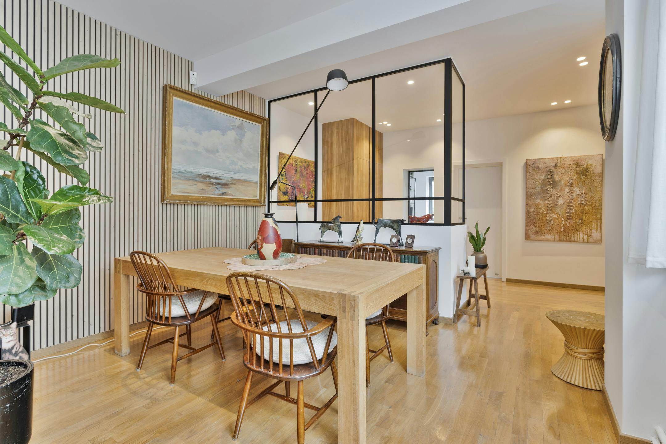 Ruim 2 slaapkamer appartement te koop in Koekelberg! foto 4