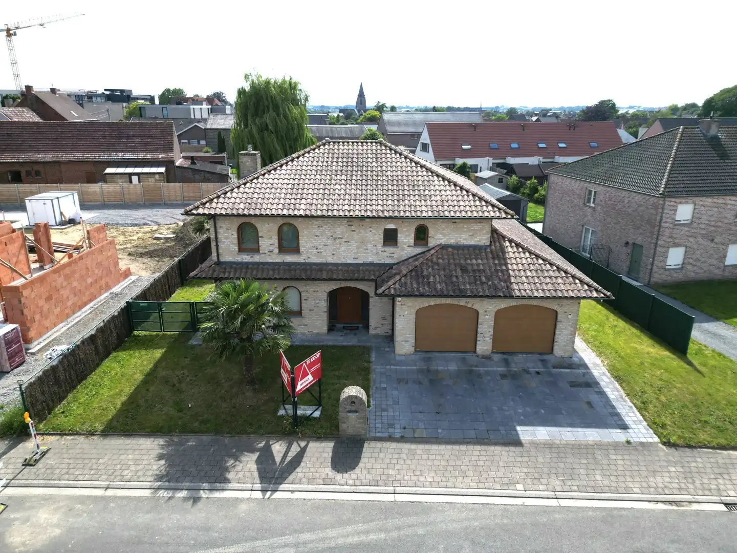 Moorslede – Villa in Spaanse stijl met dubbele garage en 4 slaapkamers foto {{pictureIndex}}