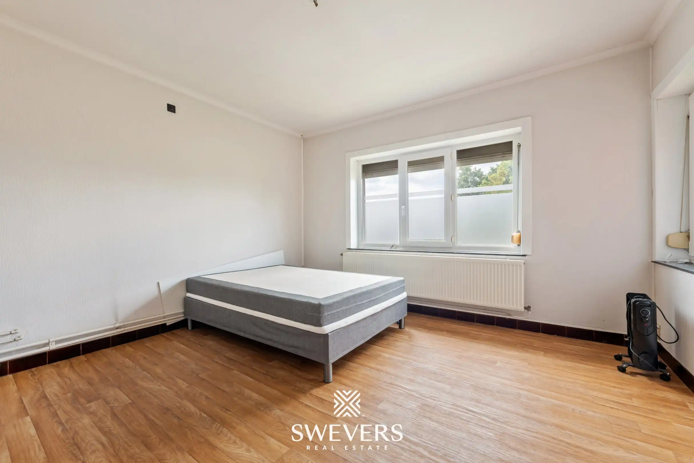 Te renoveren woning met 4 slaapkamers en 4 garages te Beringen foto 14