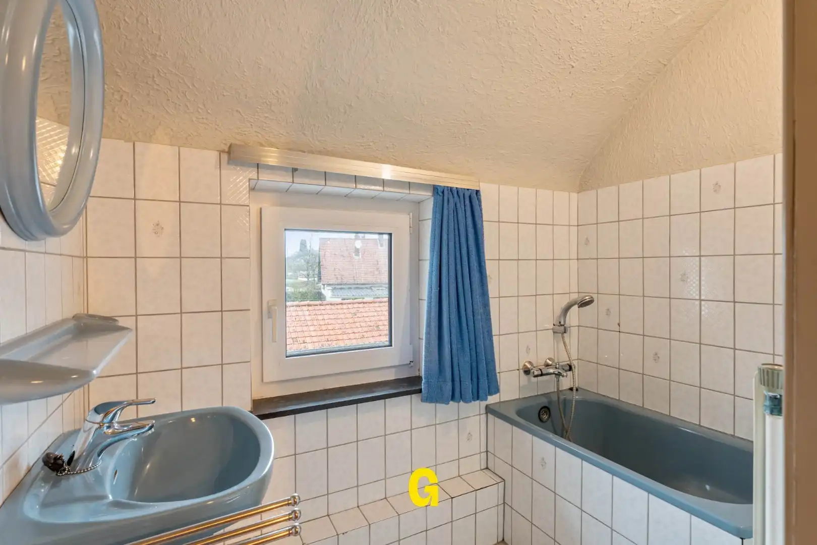 Te renoveren doch verzorgde halfopen woning met vier slaapkamers op 6a 43ca foto 15