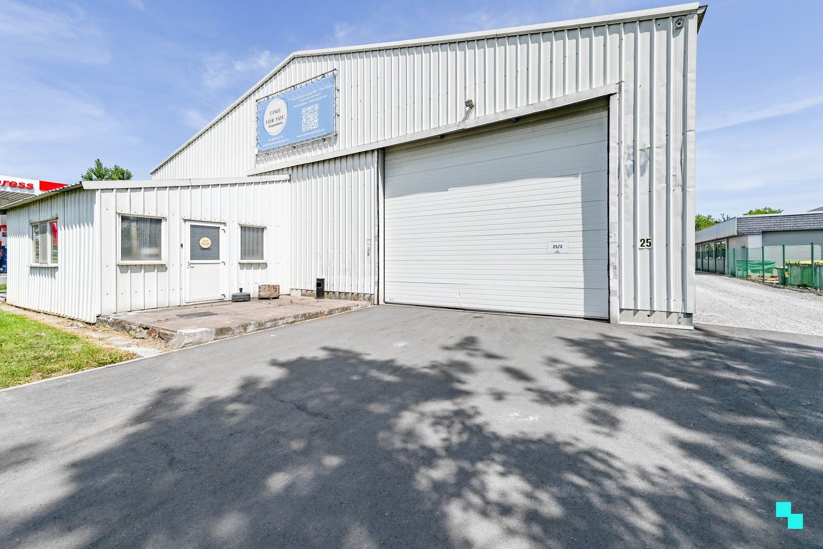 Ruime opslagplaats  van ca. 300 m² te Kachtem foto {{pictureIndex}}