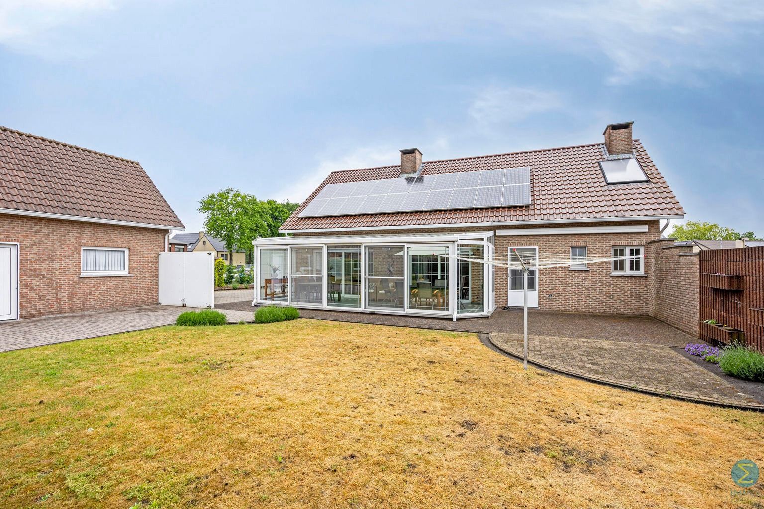 Instapklare laagbouwwoning op perceel van 1903m² foto 21