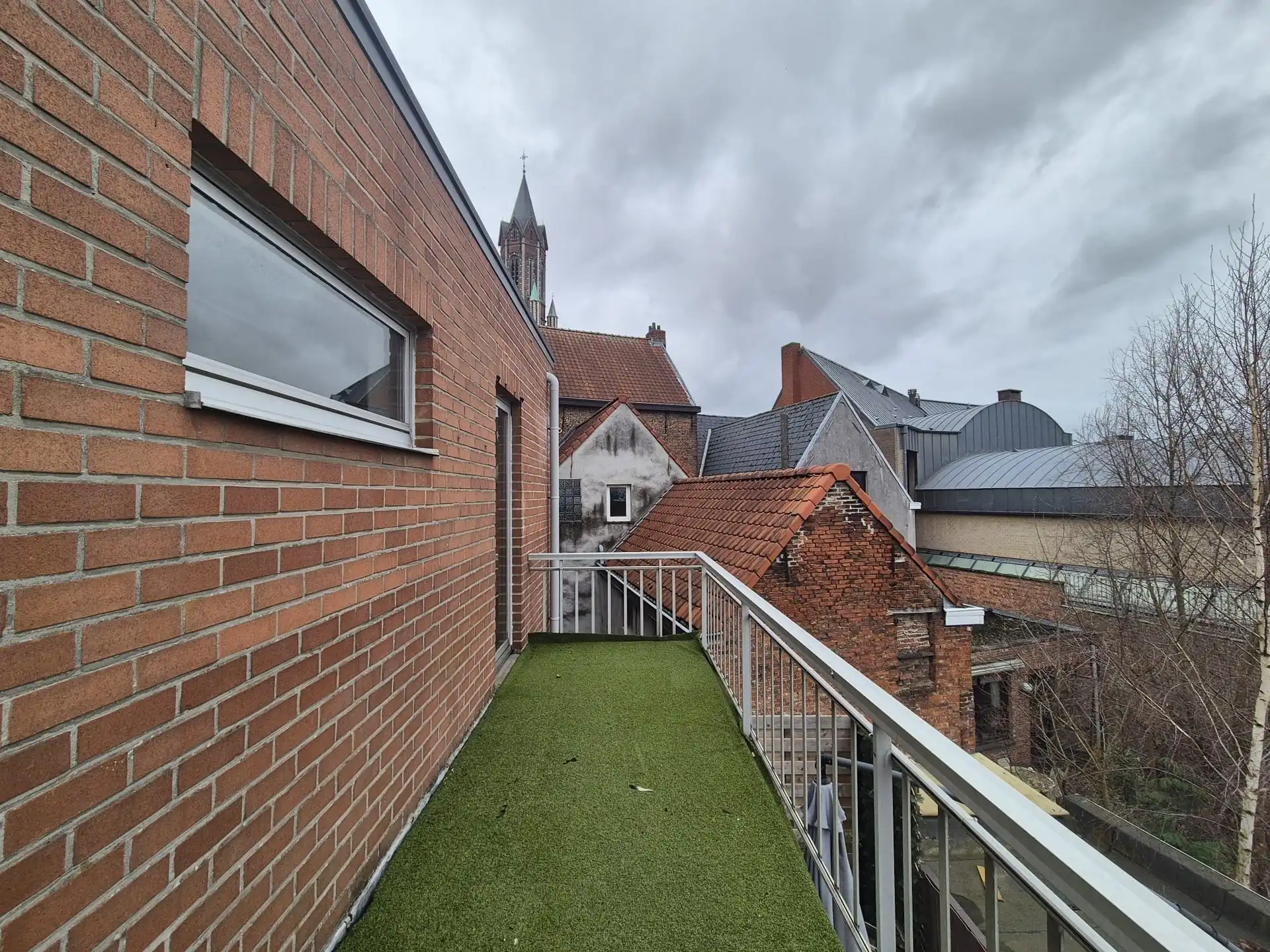 Ruim en lichtrijk appartement met 2 slaapkamers in het centrum van Wetteren. foto 13