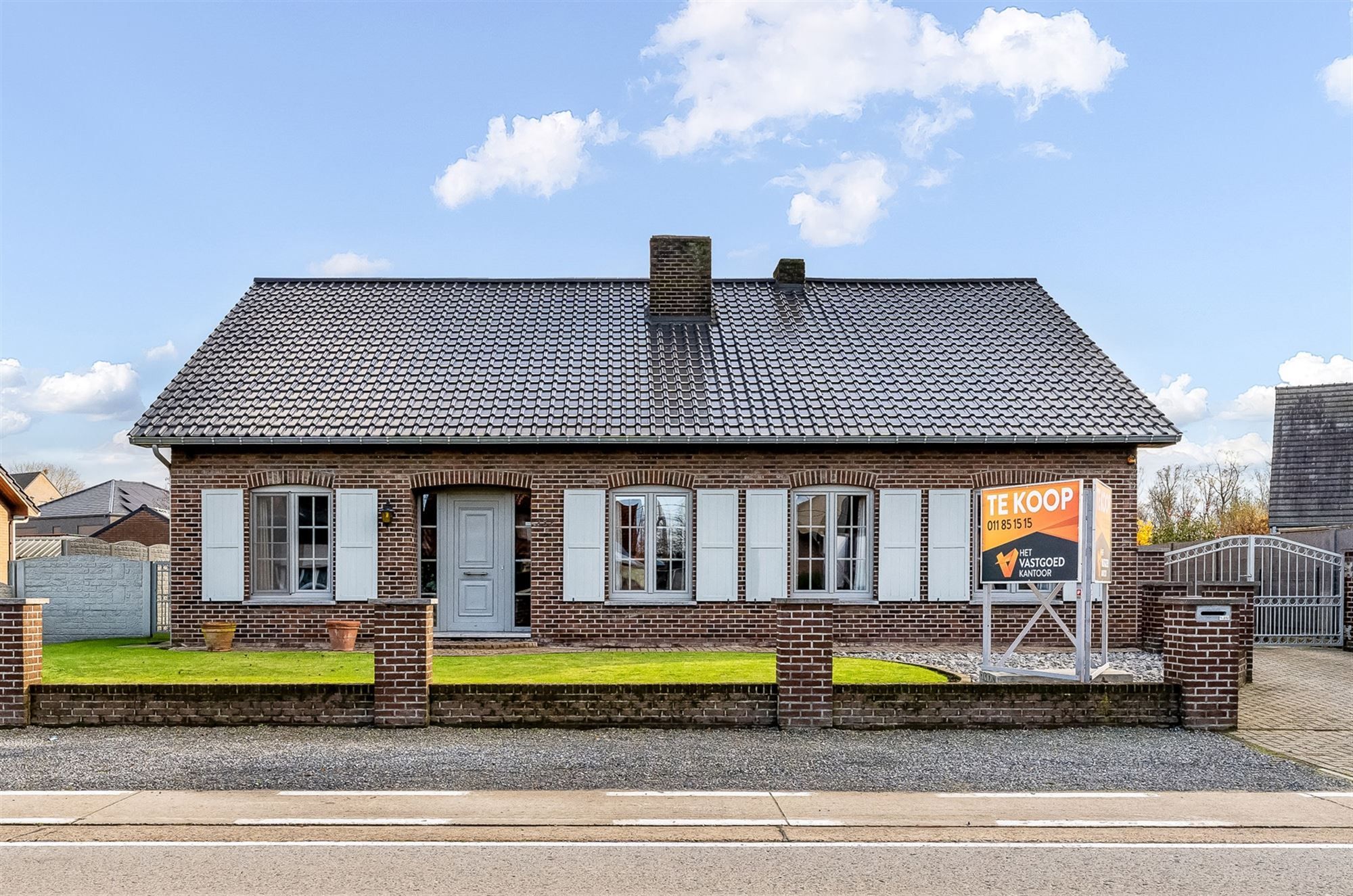 PERFECT ONDERHOUDEN GELIJKVLOERSE WONING MET 3 SLAAPKAMERS OP VOLLEDIG OMHEIND PERCEEL VAN 7A27CA TE PAAL foto 1