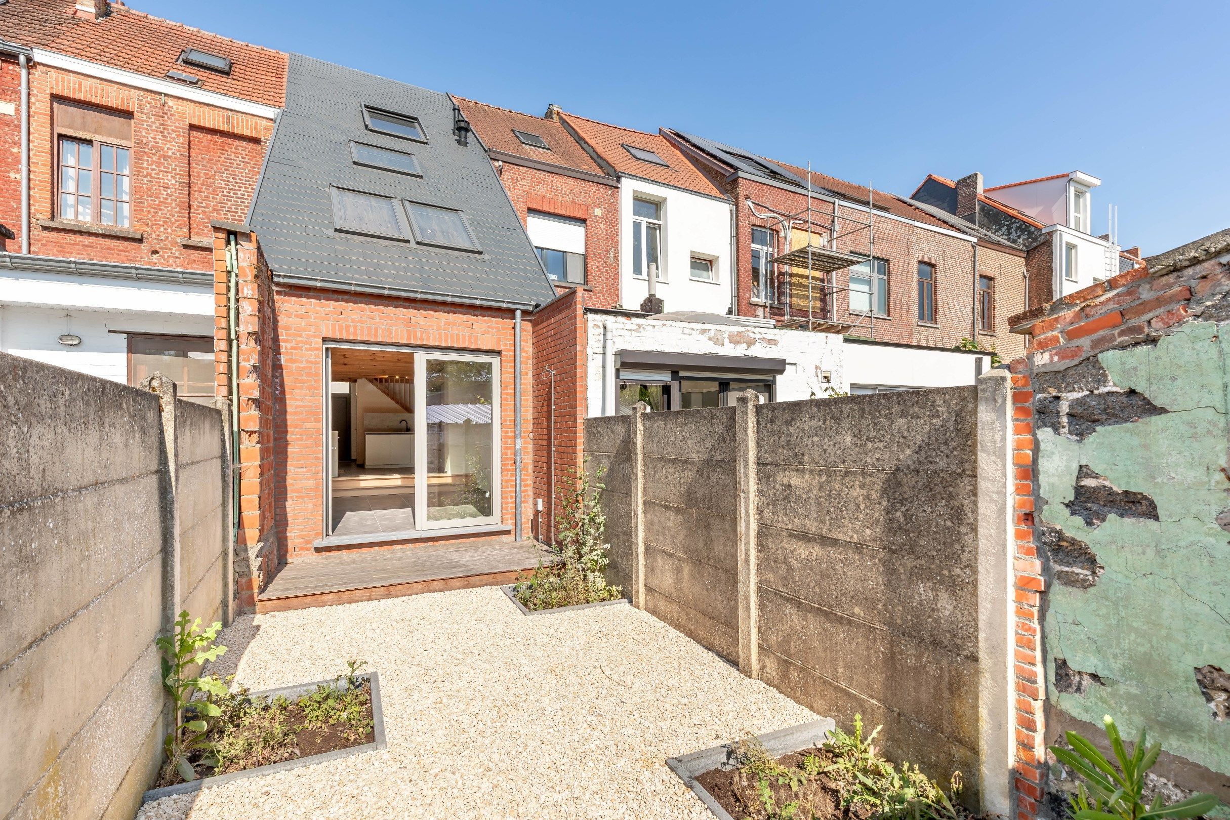 Volledig gerenoveerde woning met 2-slaapkamers. foto 2