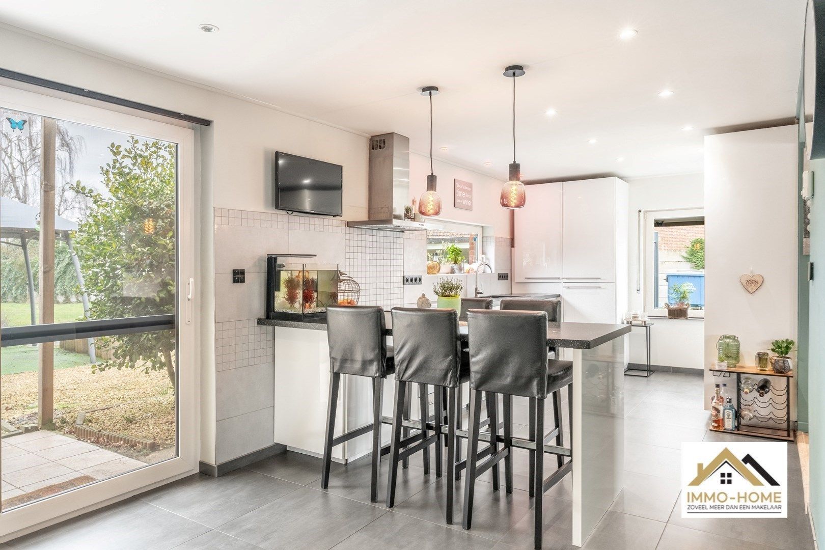 Ruime gerenoveerde woning met ruime grond!  foto 5