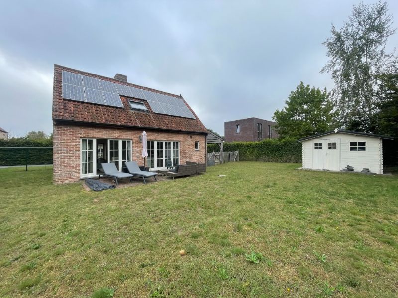 Rustig gelegen open bebouwing met ruime tuin en 3 slaapkamers foto 2