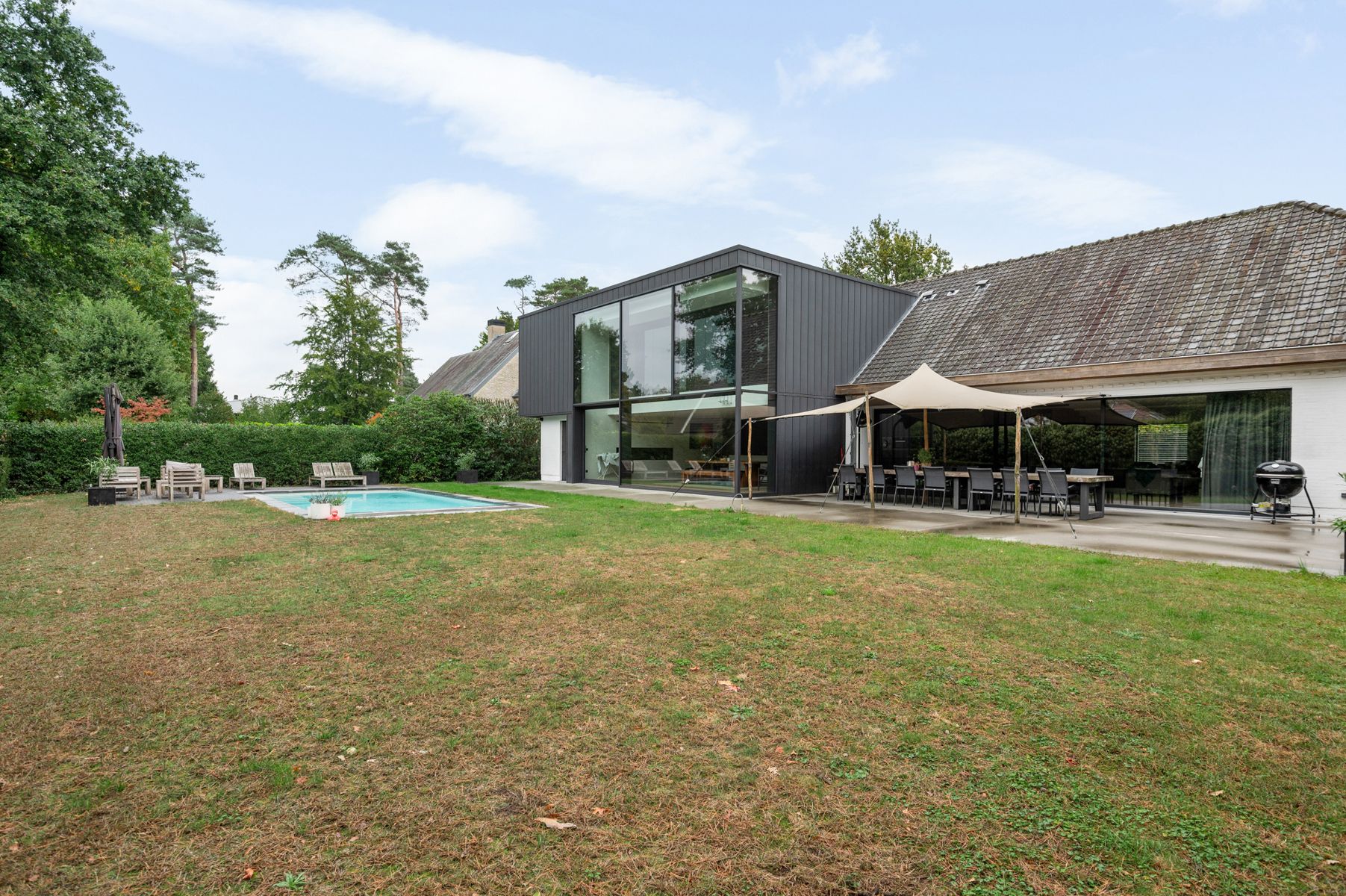 Stijlvol gerenoveerde villa in Koningshof Schoten. foto 22