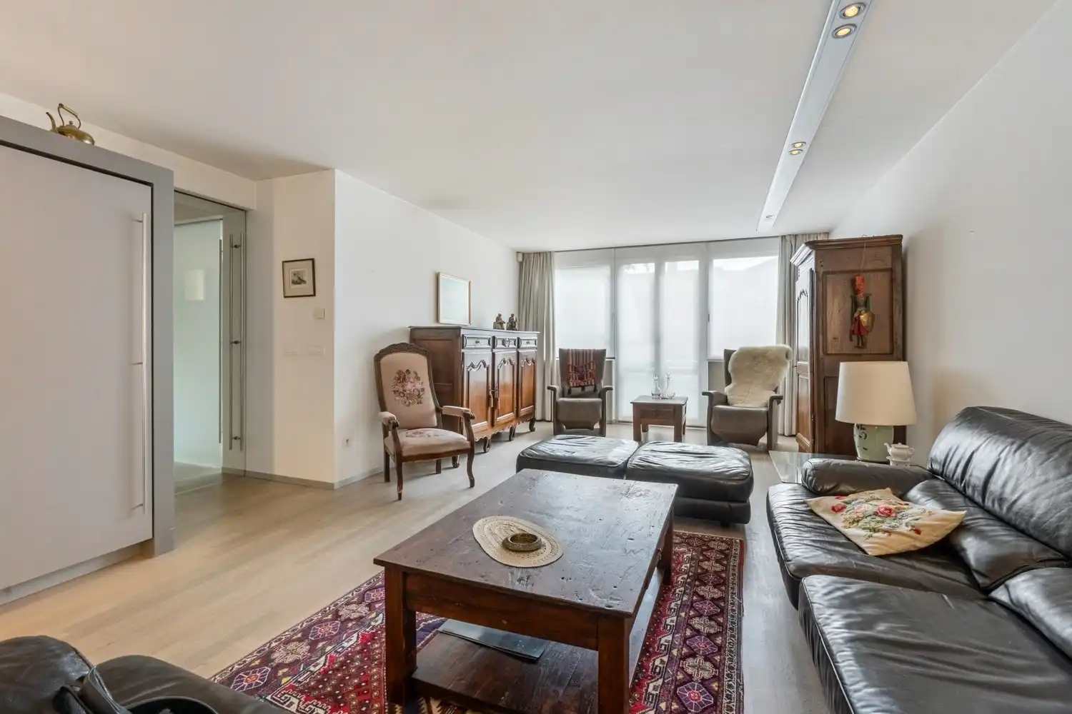 Ruim, modern en gelijkvloers appartement met 3 slaapkamers, een groot terras, 2 autostaanplaatsen en 2 kelders te centrum Leuven! foto 8