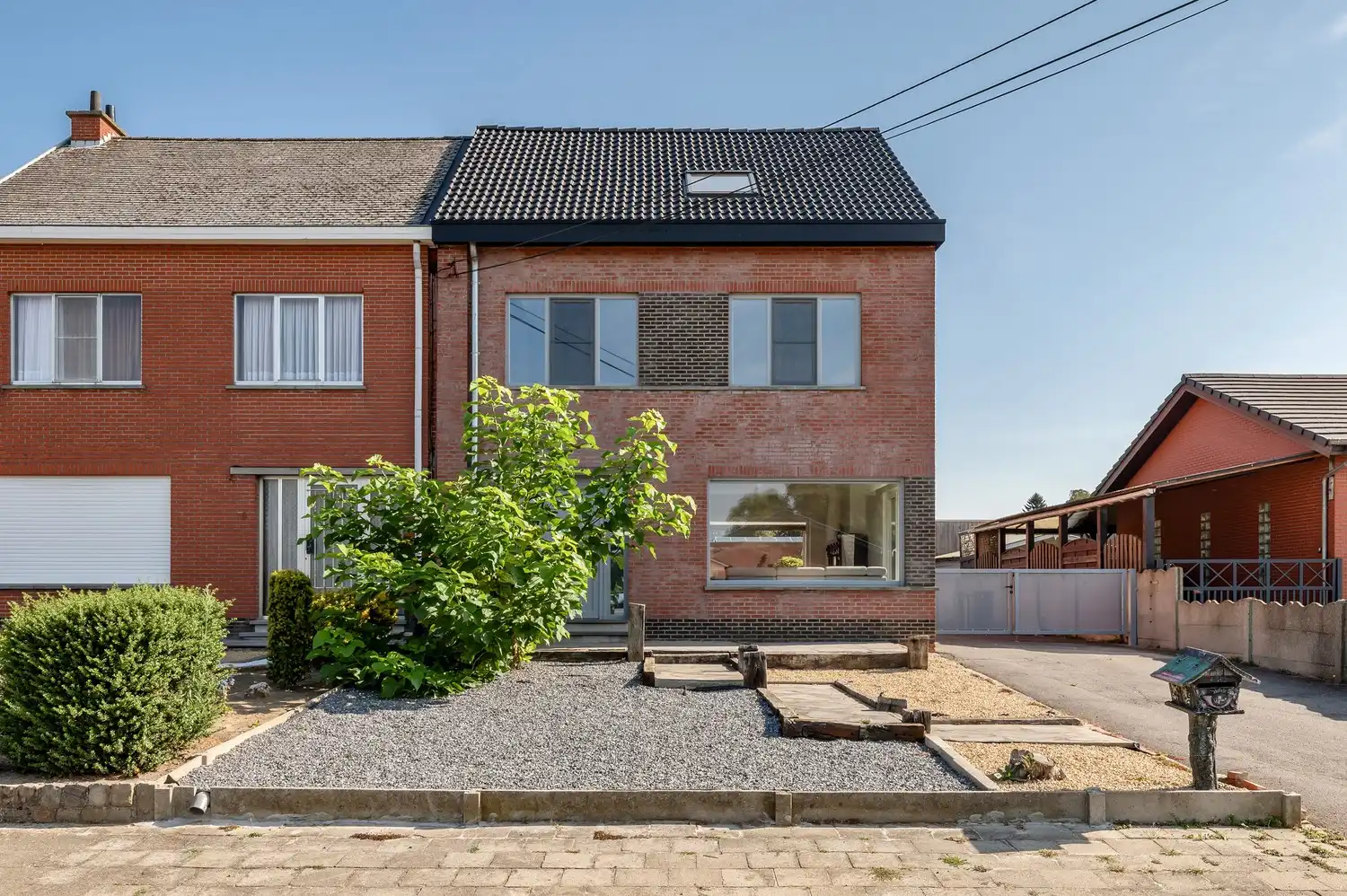 DEELS GERENOVEERDE WONING IN EEN RUSTIGE STRAAT foto 2