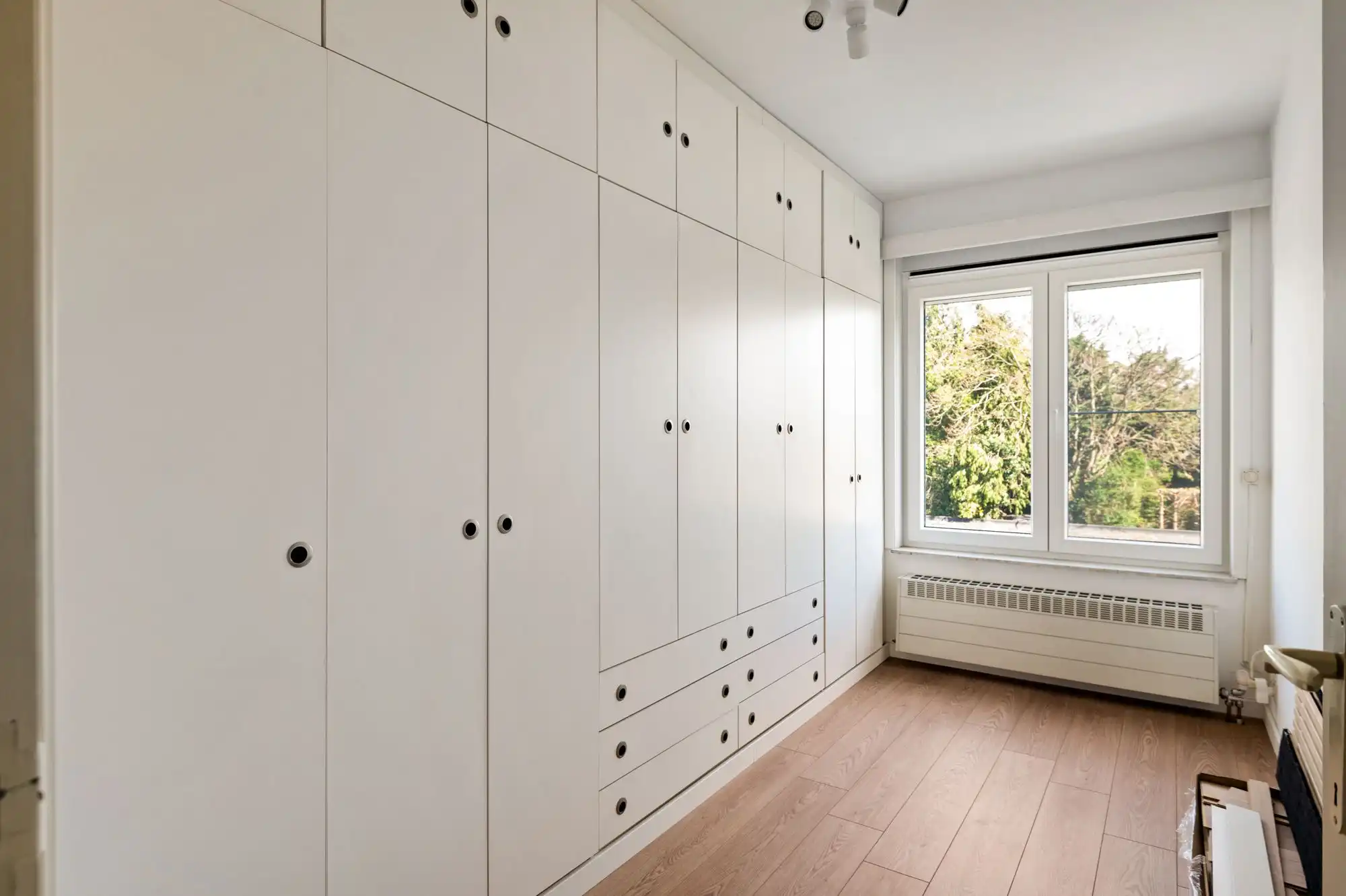 Lichtrijk appartement met sixties vibe en garagebox – ideaal renovatieproject! foto 19