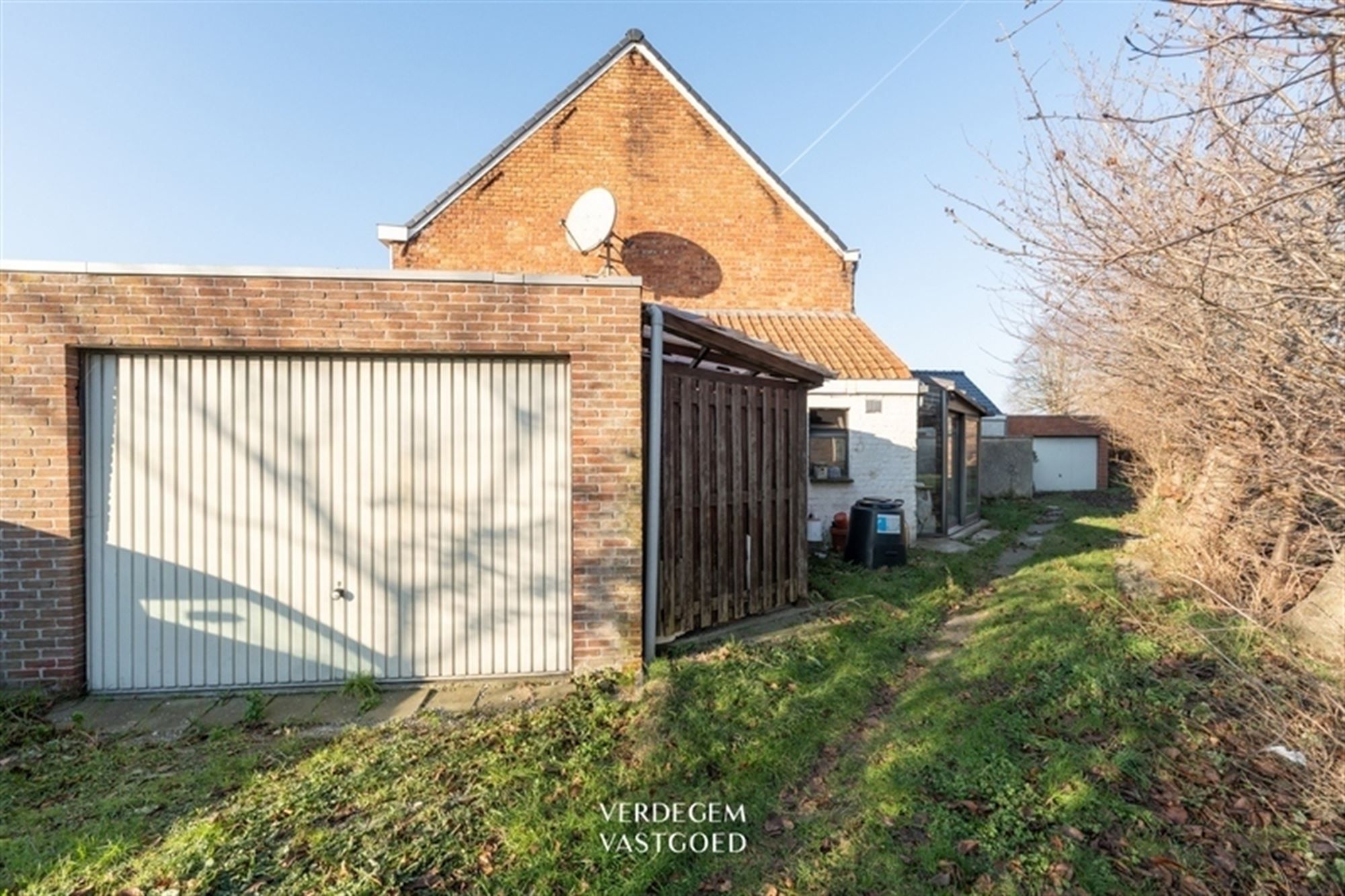 Centraal gelegen woning met 2 slaapkamers, garage en tuin foto 14