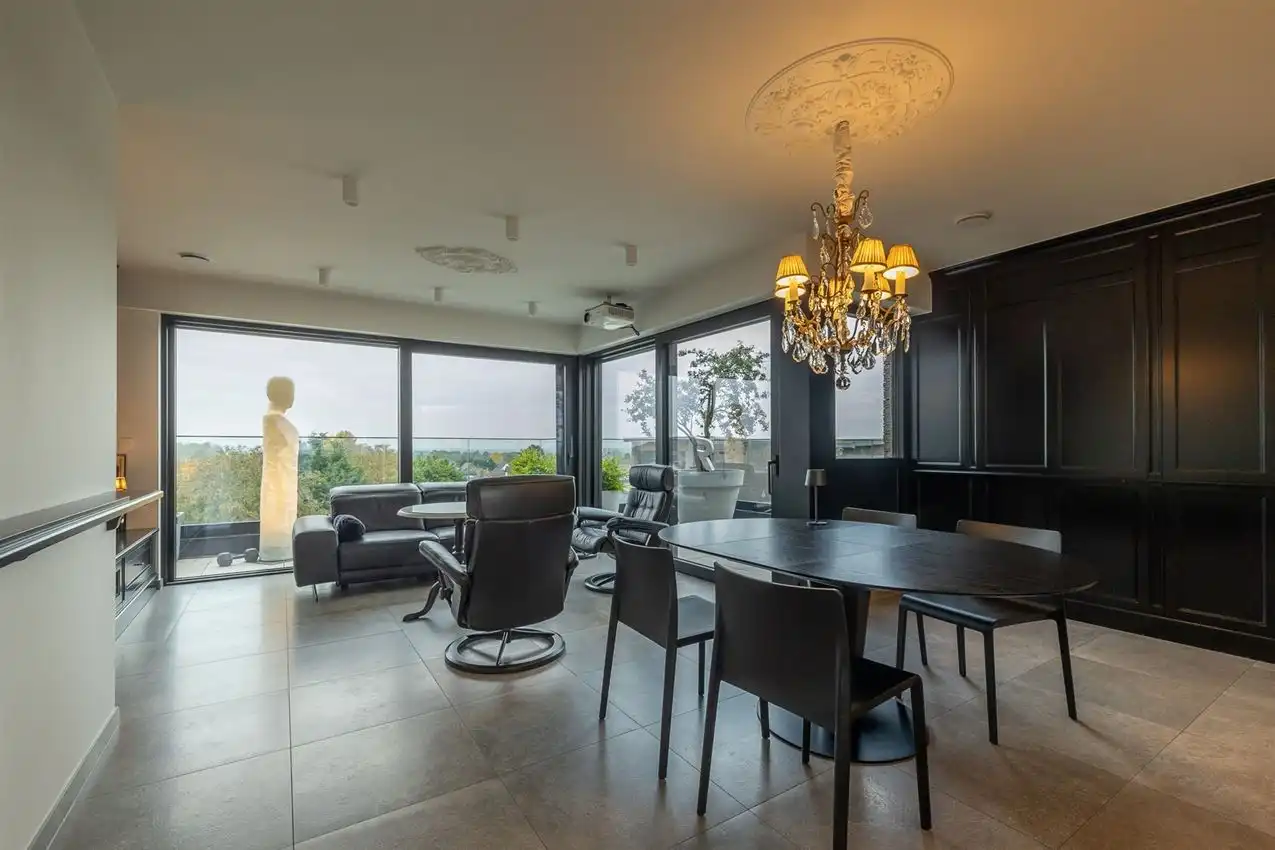 Exclusief penthouse in centrum - aankoop aan 2% registratie foto {{pictureIndex}}