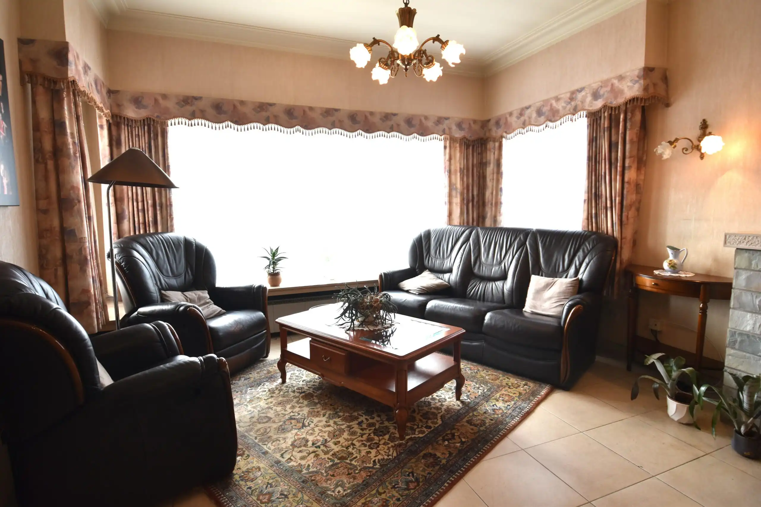 Sfeervolle bungalow met tuin en volop potentieel voor jouw persoonlijke touch! foto 3