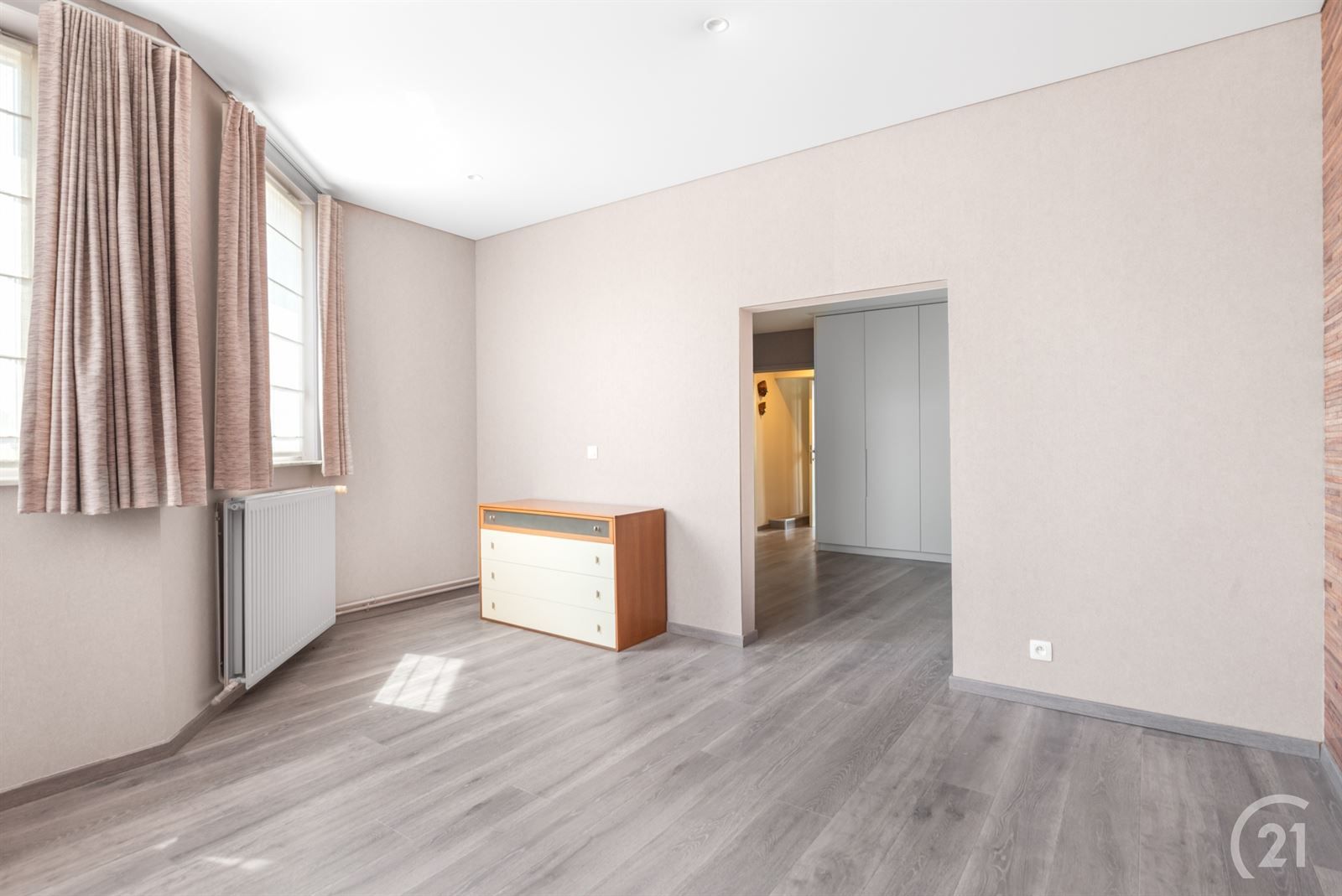 Instapklare woning met handelsruimte te Brakel! foto 7