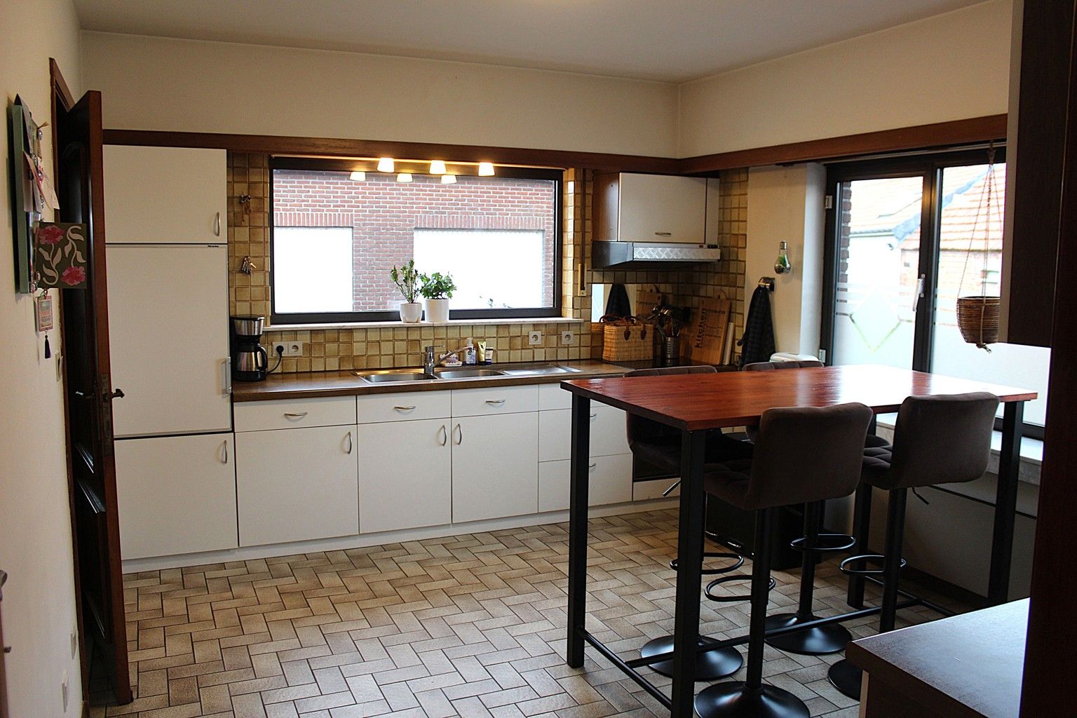 Vrijstaande gezinswoning met tuin en garage foto 2